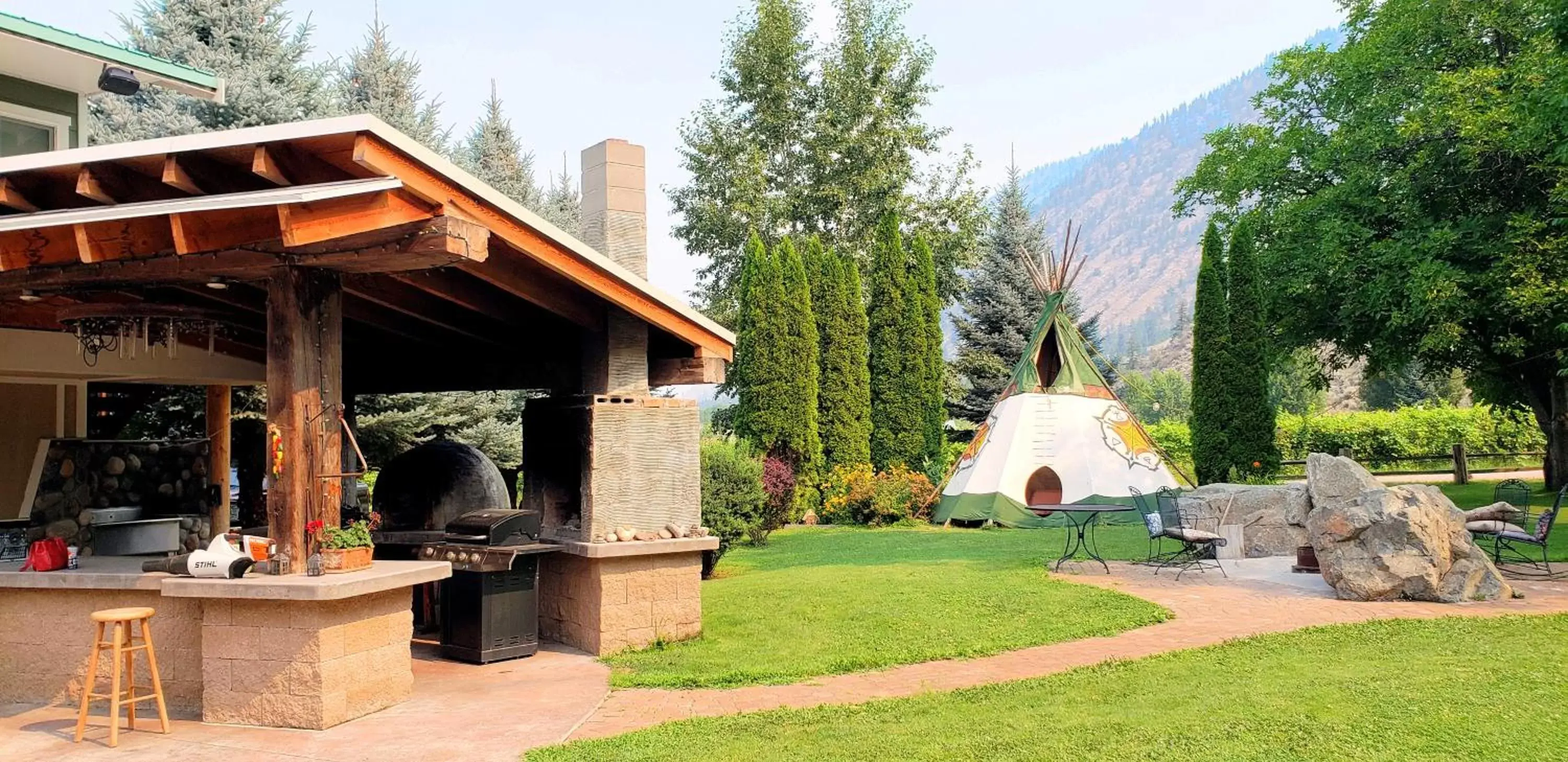 BBQ Facilities in Similkameen Wild Resort & Winery Retreat