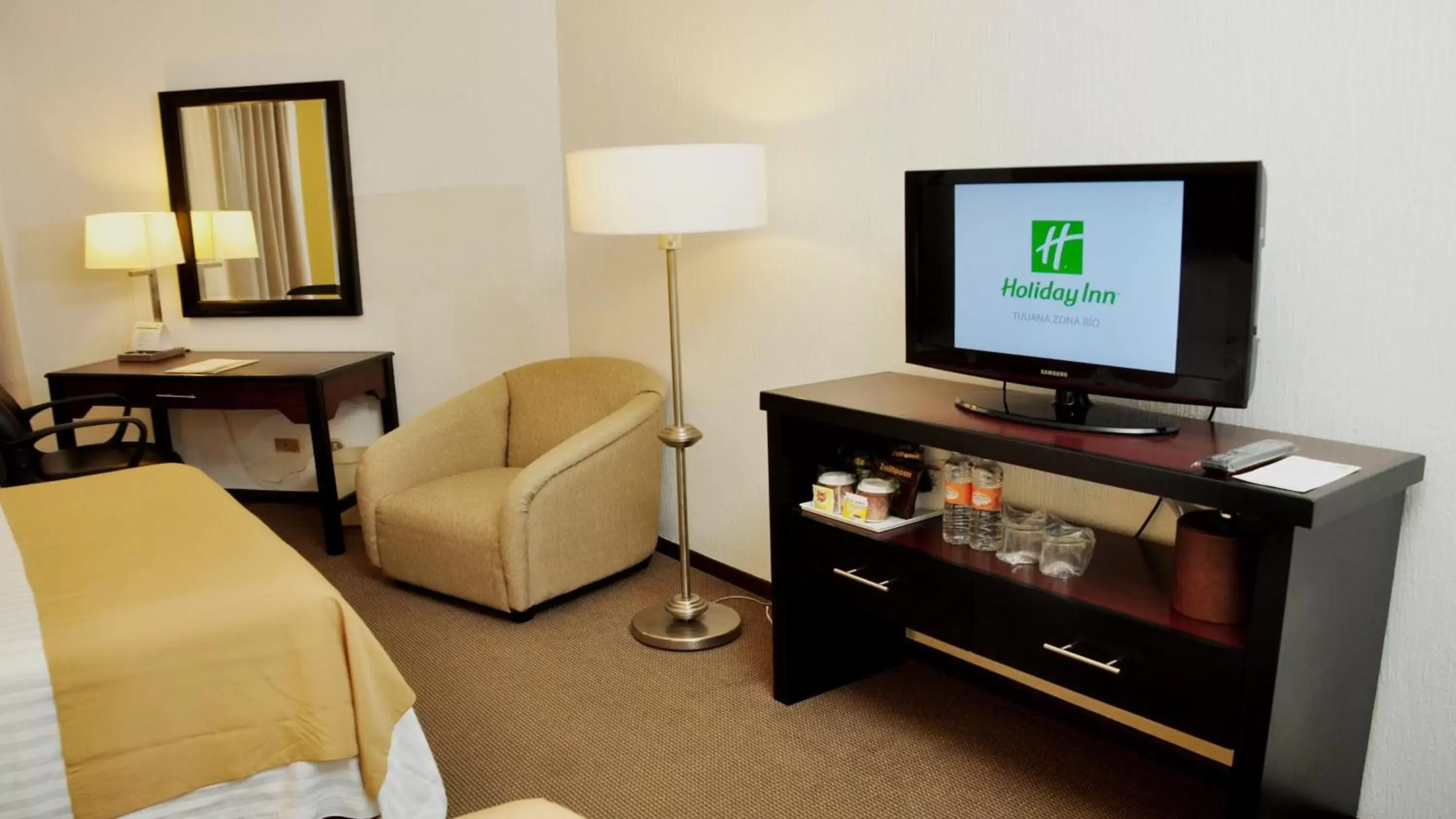 Photo of the whole room, TV/Entertainment Center in Holiday Inn Tijuana Zona Rio, an IHG Hotel