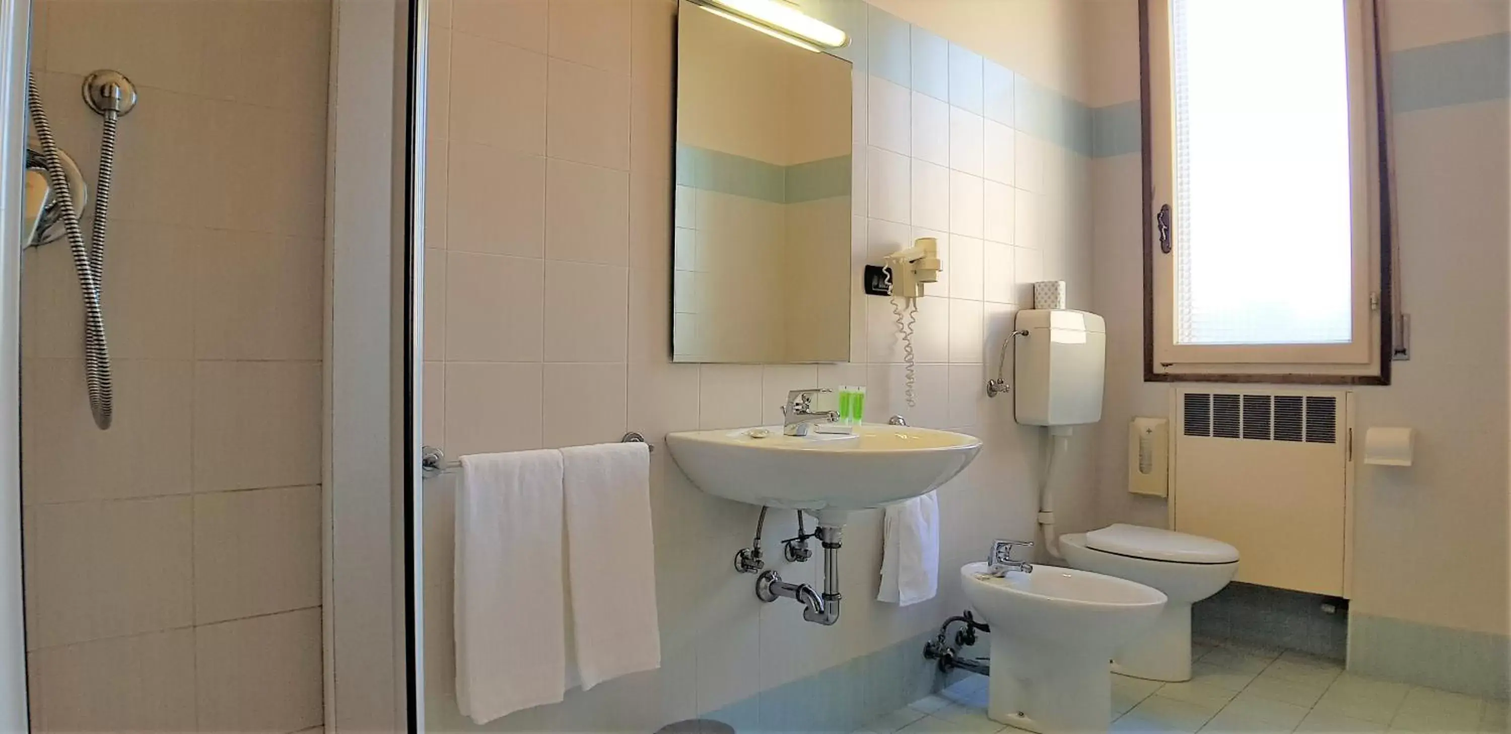 Bathroom in Hotel Terme di Castel San Pietro