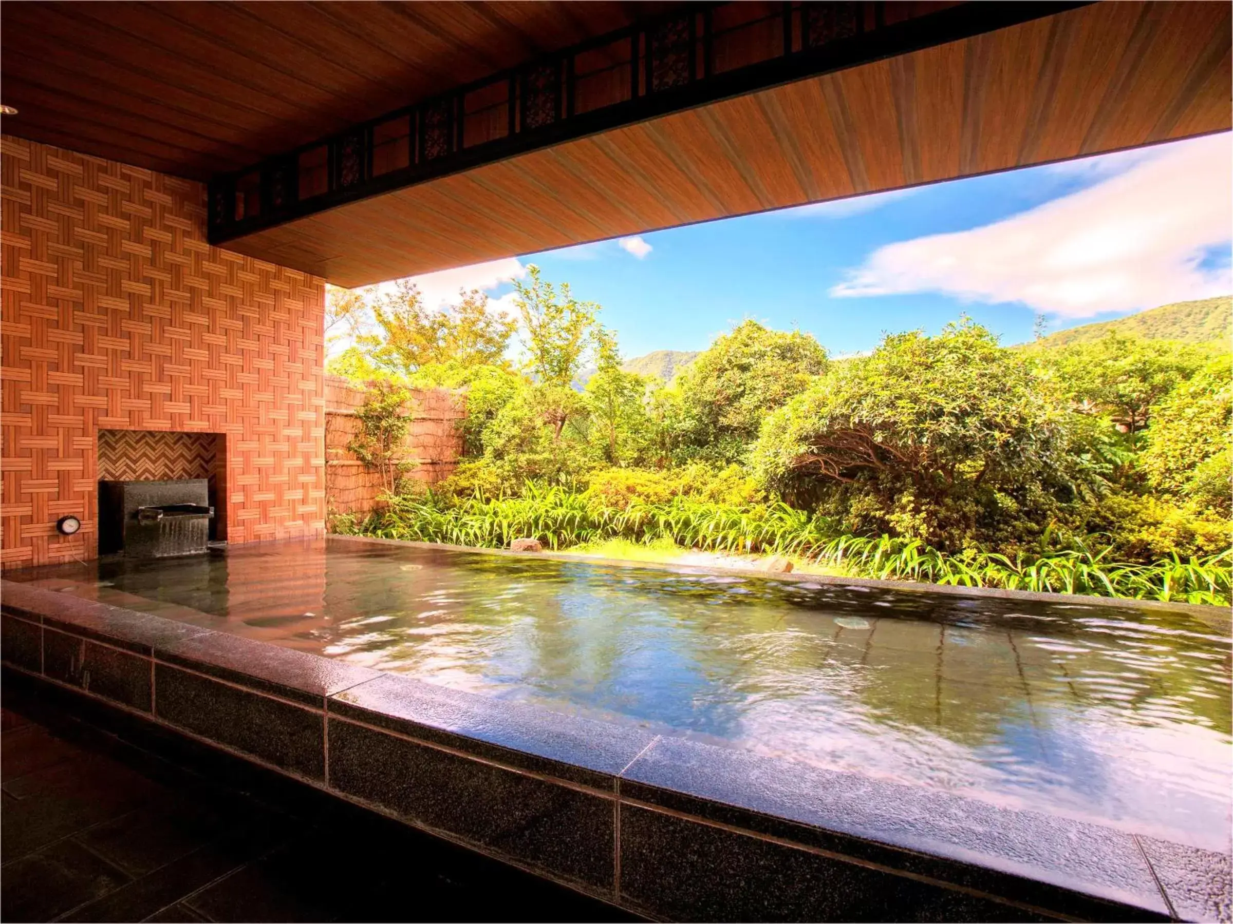 Open Air Bath, Swimming Pool in Hakone Sengokuhara Prince Hotel