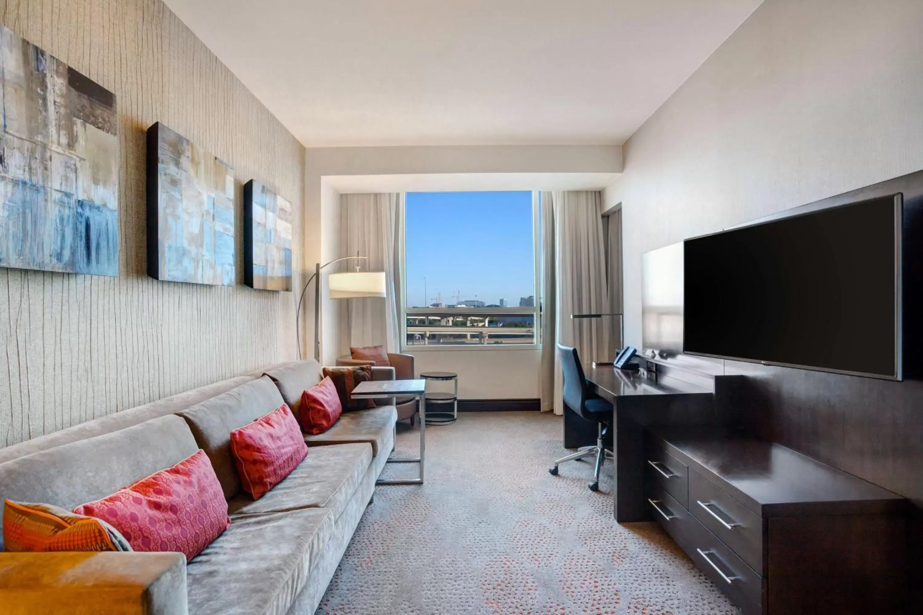 Bedroom, Seating Area in Hilton Dallas/Plano Granite Park