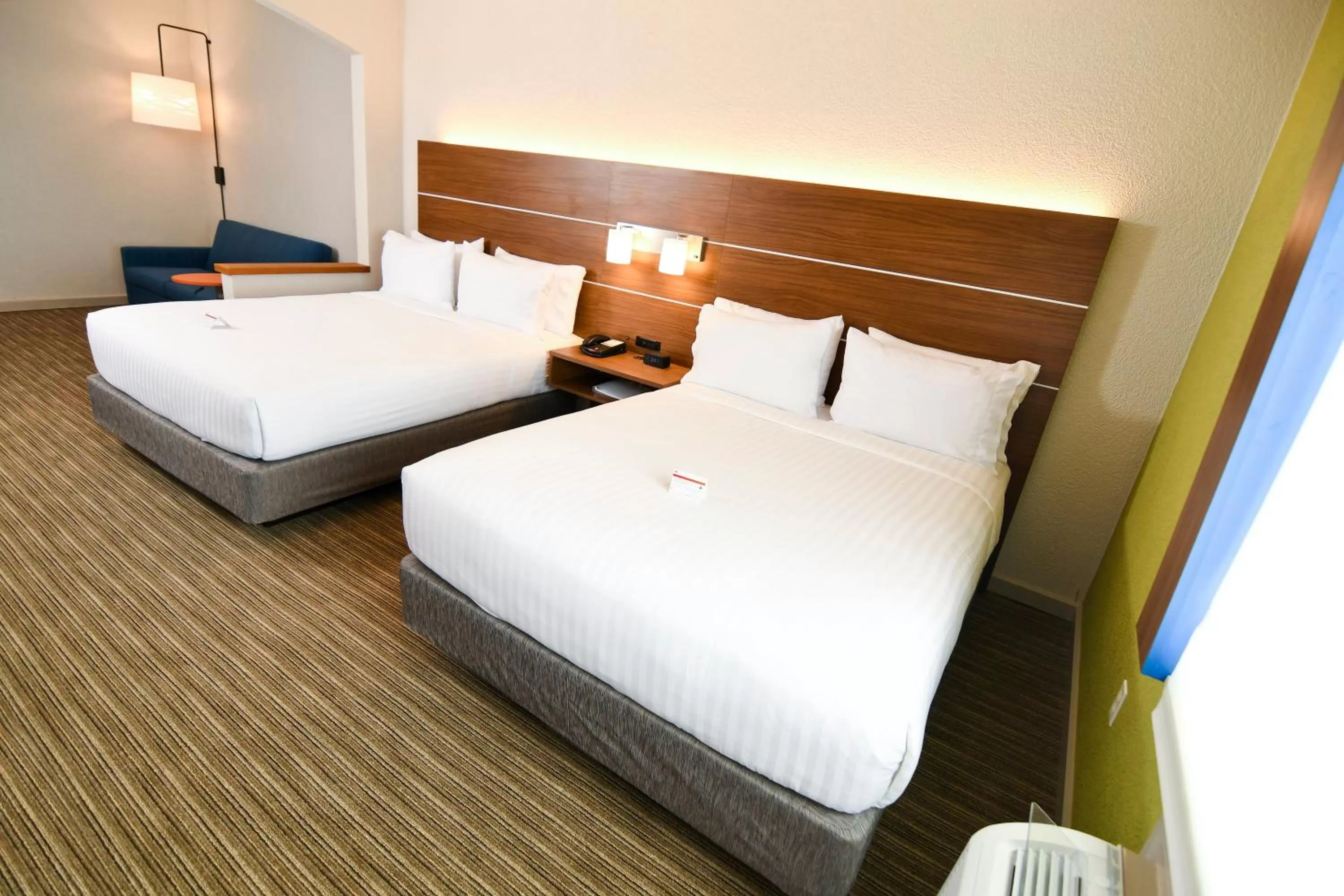 Photo of the whole room, Bed in Holiday Inn Express Hotel & Suites Port Clinton-Catawba Island by IHG