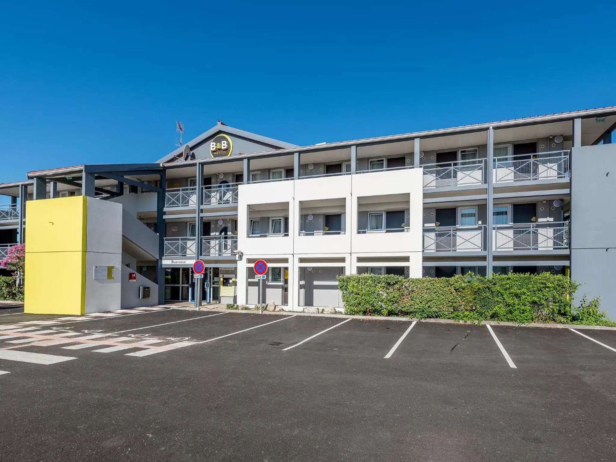 Facade/entrance, Property Building in B&B HOTEL Bordeaux Sud