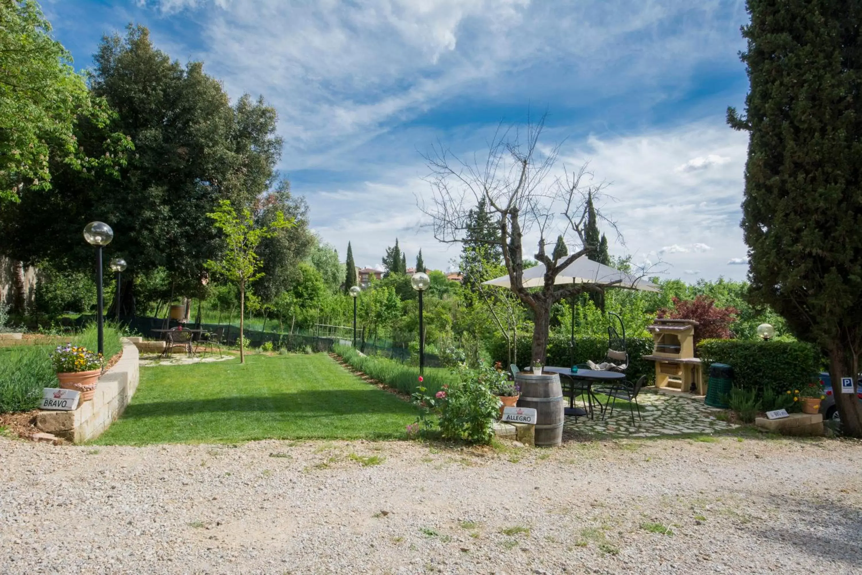 BBQ facilities, Garden in La Coroncina Lodging