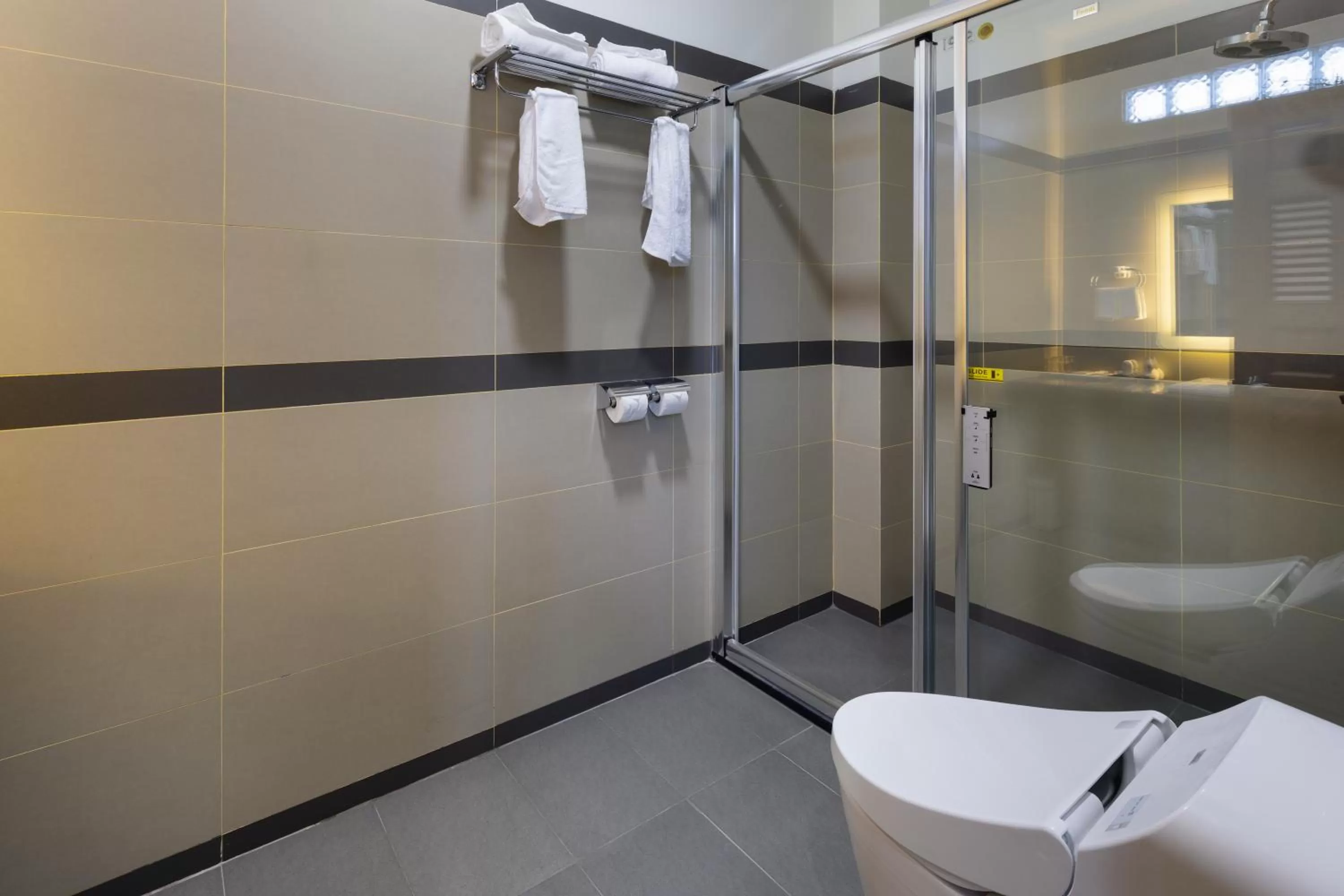 LARA HOTEL LONG XUYÊN