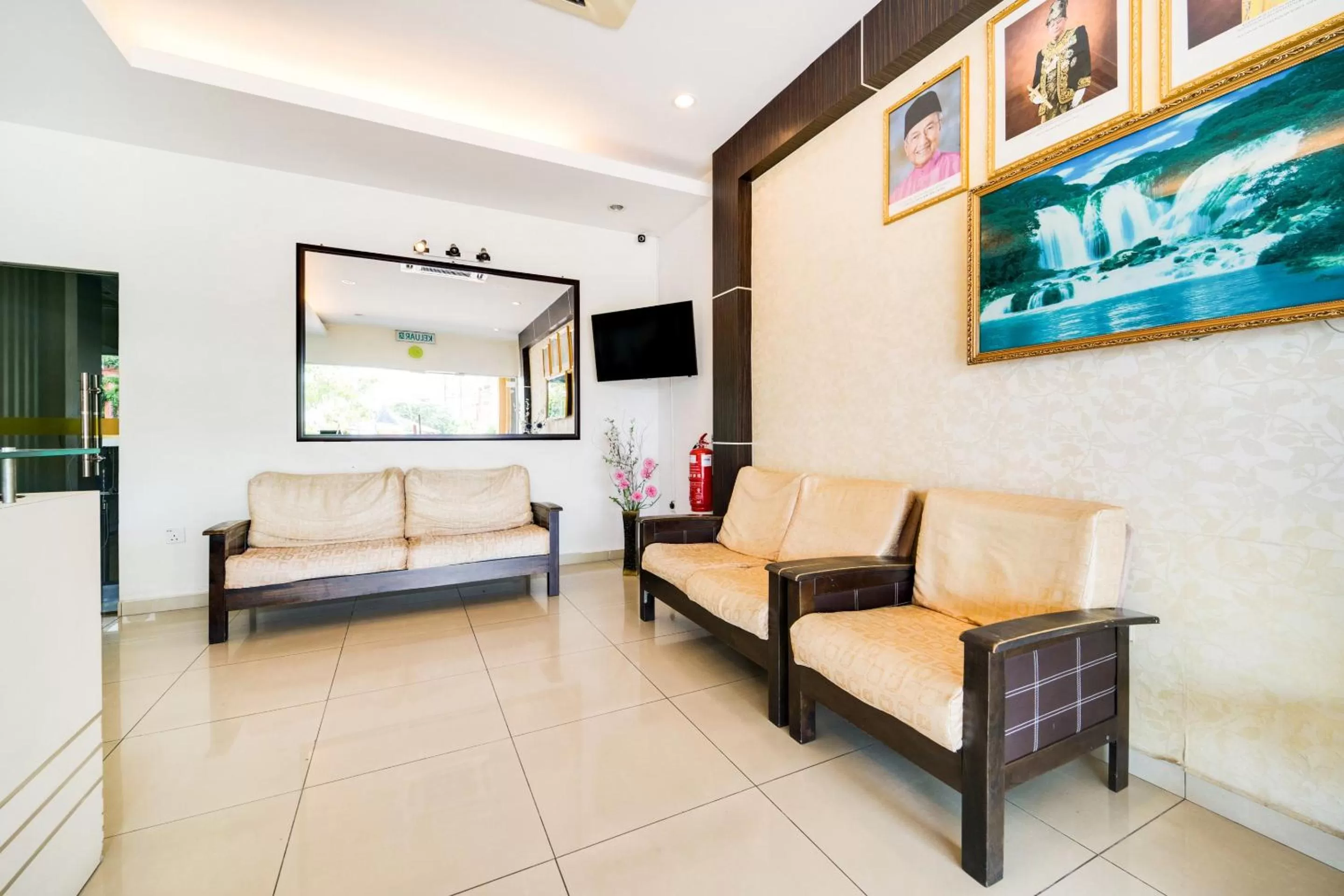 Lobby or reception, Seating Area in OYO 44053 El Zahra Moda Alor Setar