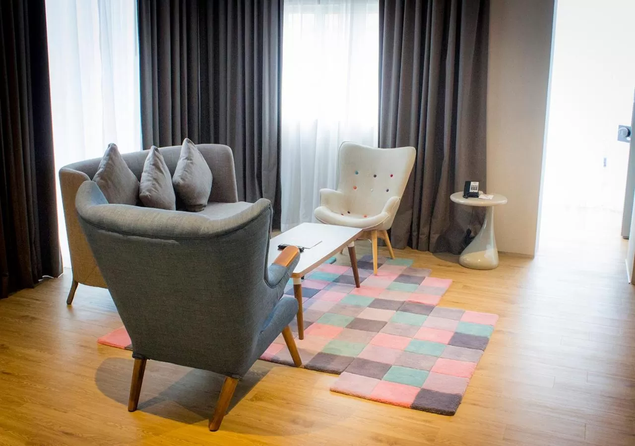 Living room in Ibis Styles Dubai Jumeira