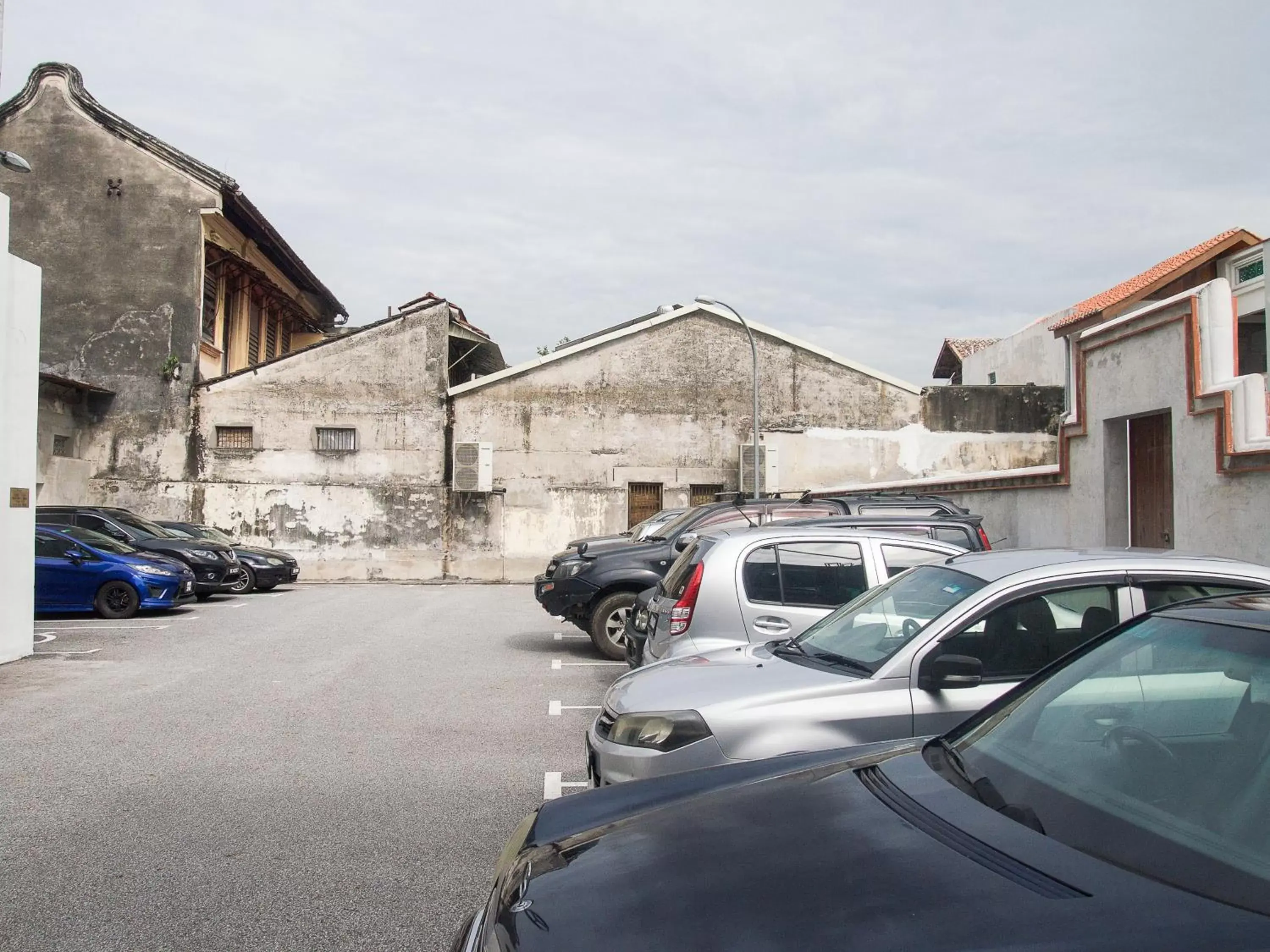 Parking in Armenian Street Heritage Hotel