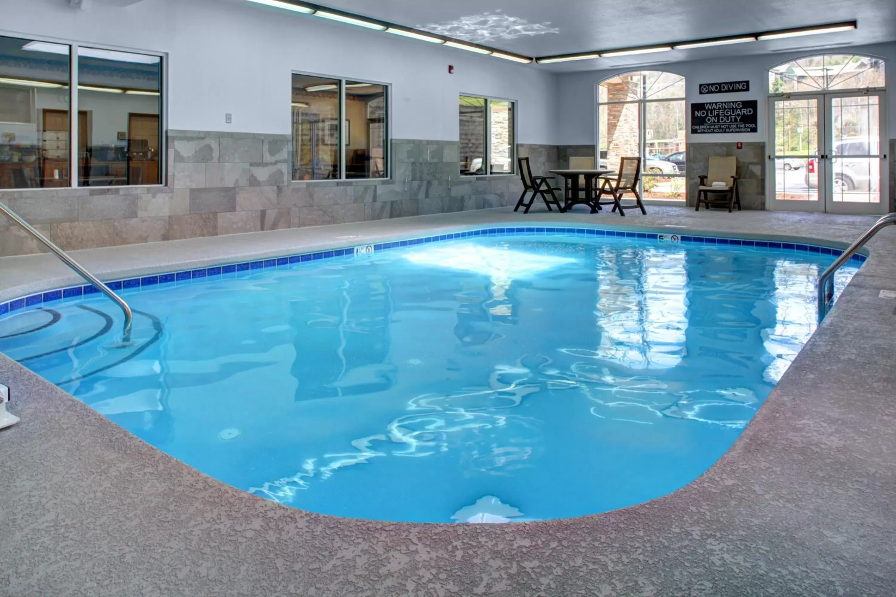 Swimming Pool in Country Inn & Suites by Radisson, Asheville Downtown Tunnel Road, NC