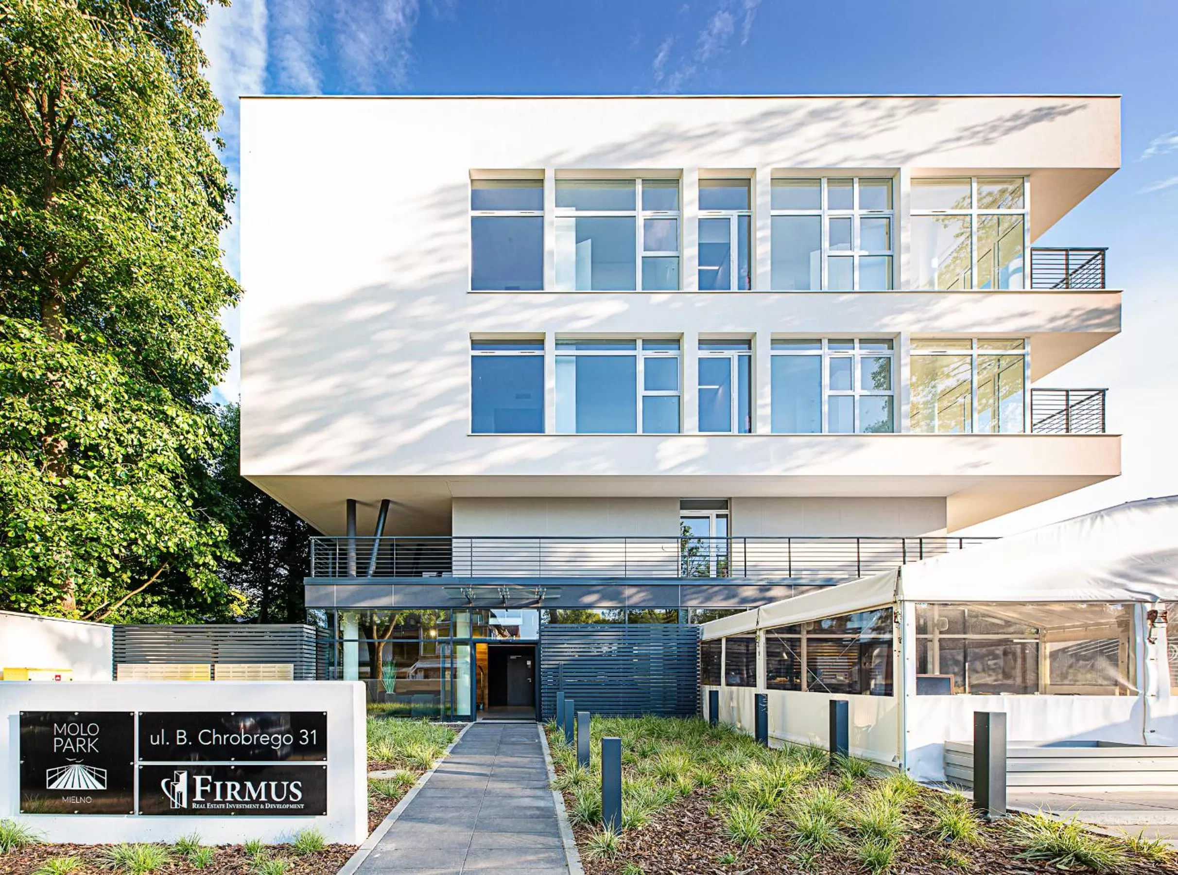 Property building in Molo Park Aparthotel