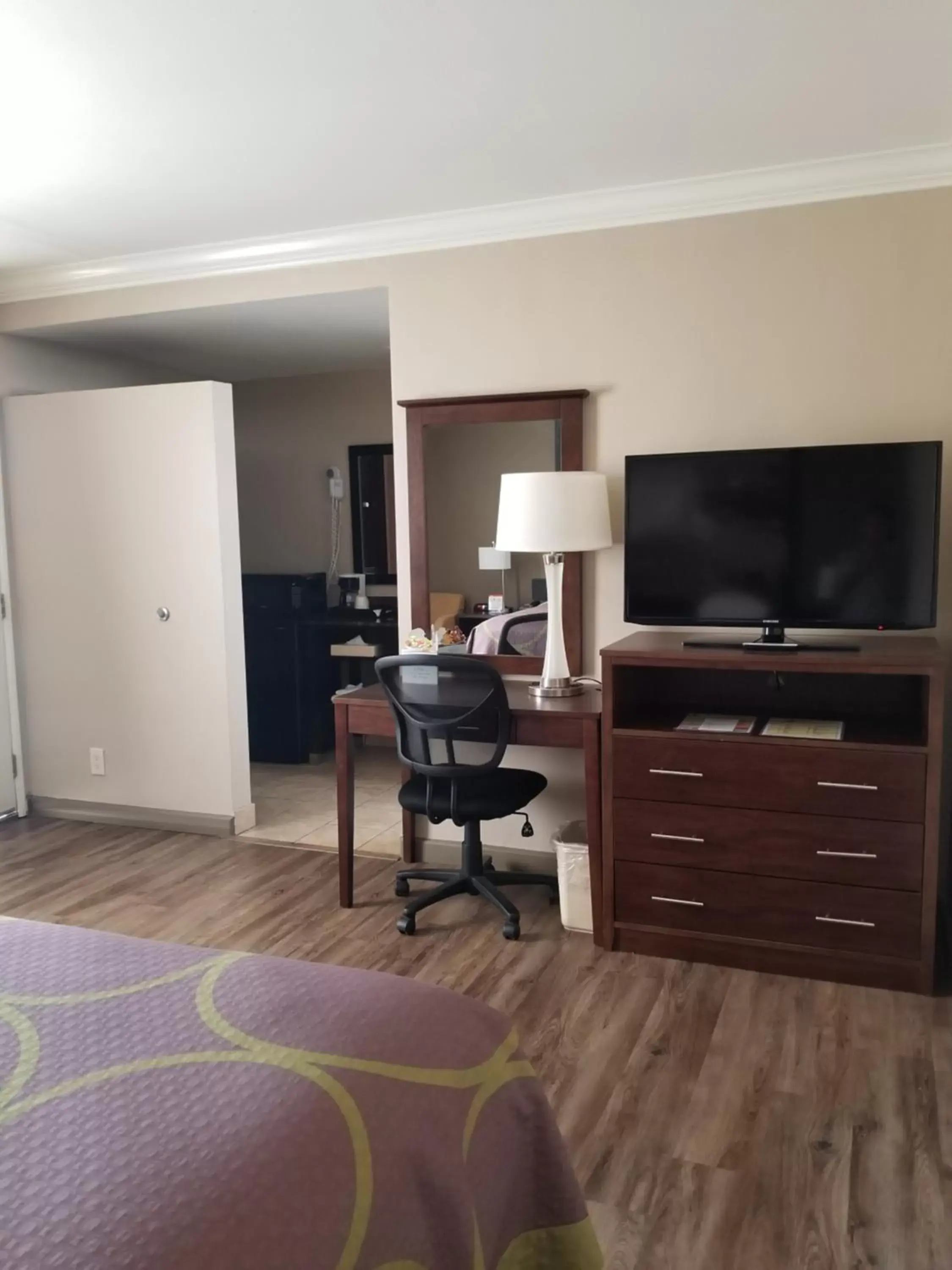 TV and multimedia, TV/Entertainment Center in Super 8 by Wyndham Los Angeles-Culver City Area