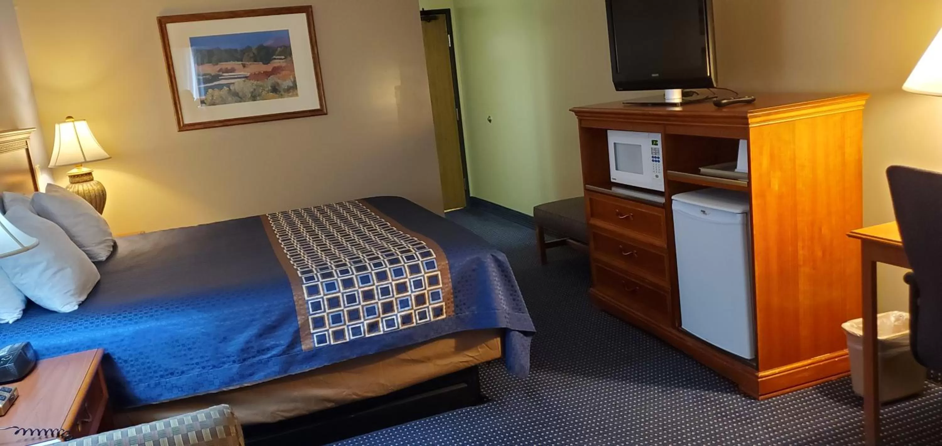 Bed in VICTORIAN INN