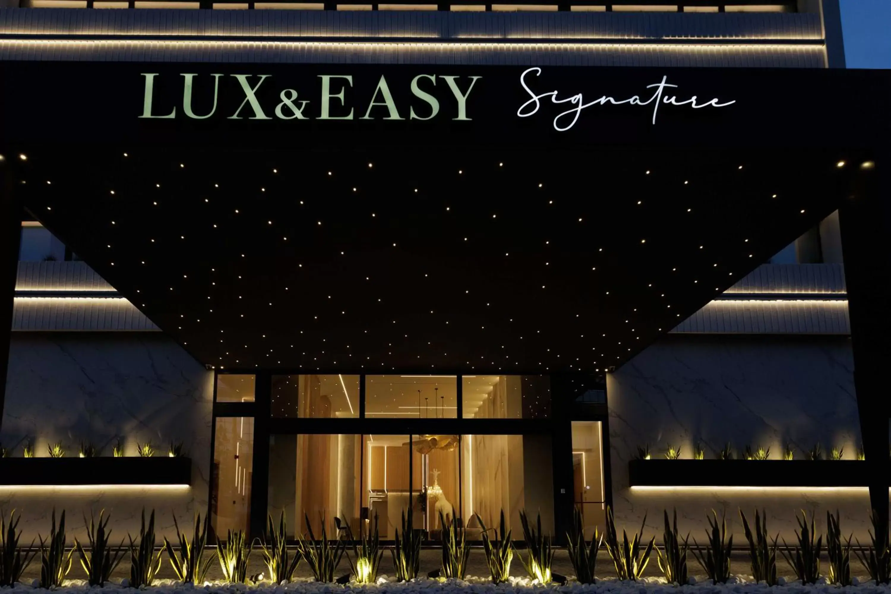 Facade/entrance in LUX&EASY Signature Syngrou 234