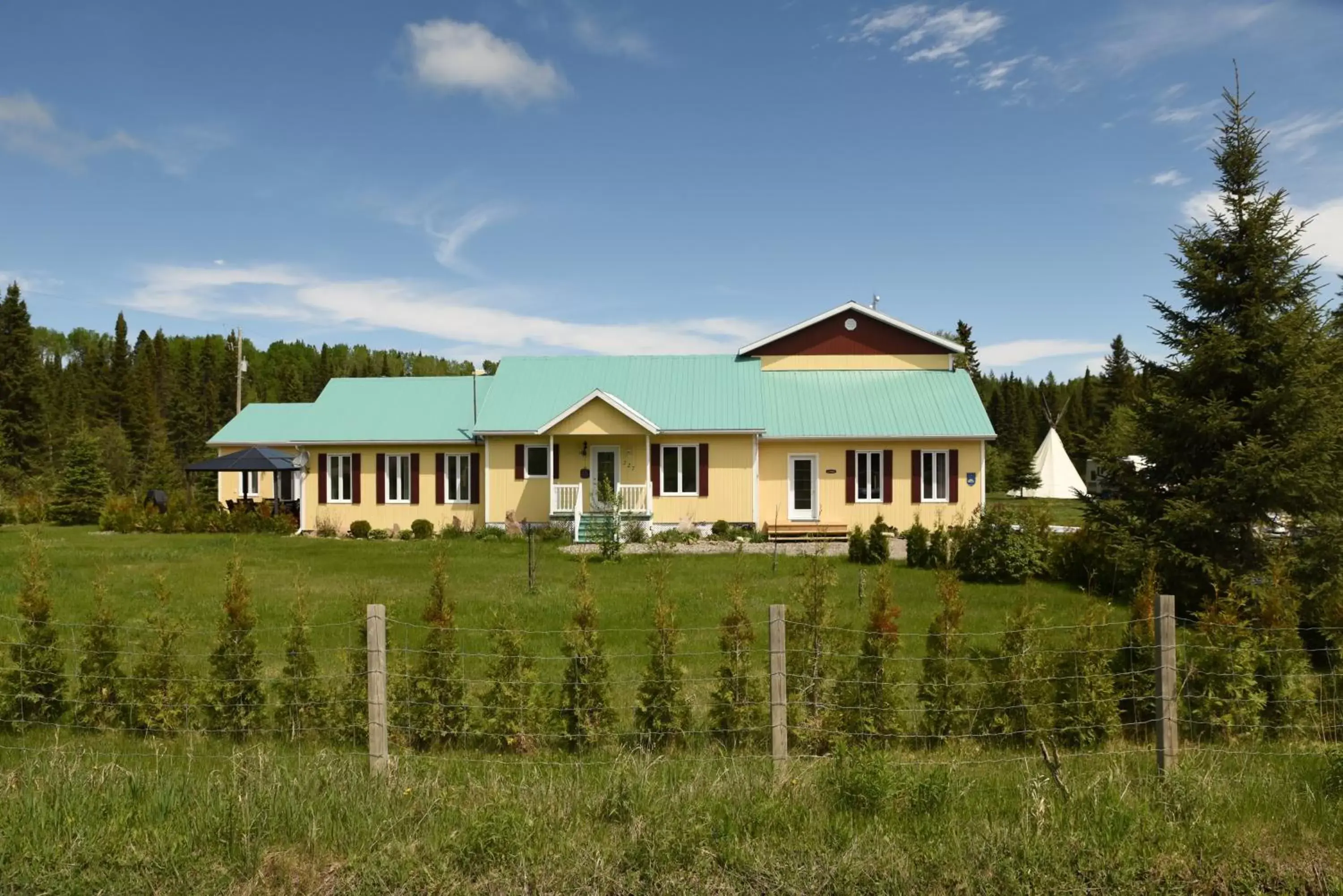 Facade/entrance, Property Building in Gîte de la Montagne Enchantée