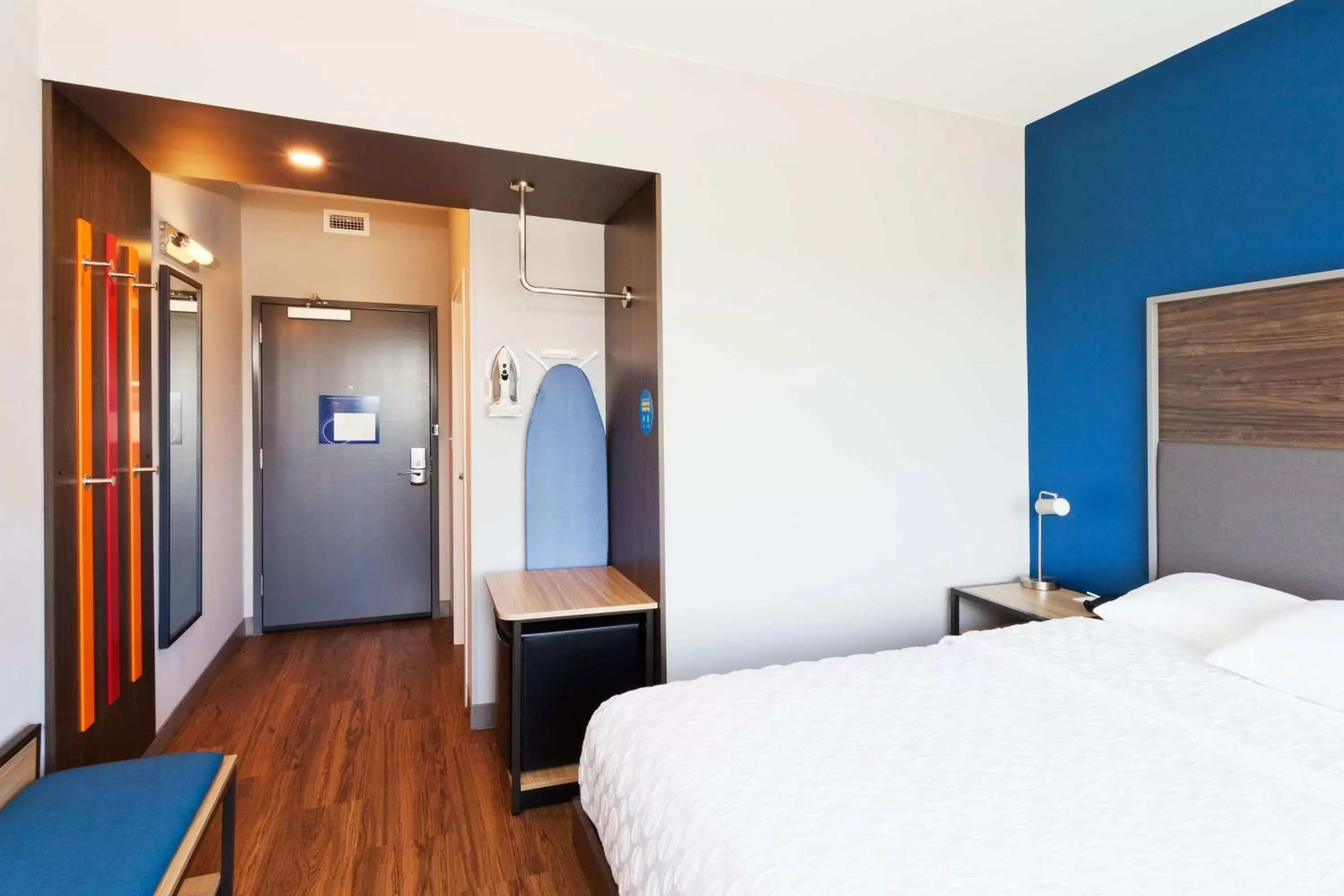 King Room with Bath Tub - Mobility Access in Tru By Hilton Prattville King Room with Bath Tub - Mobility Access in Tru By Hilton Prattville