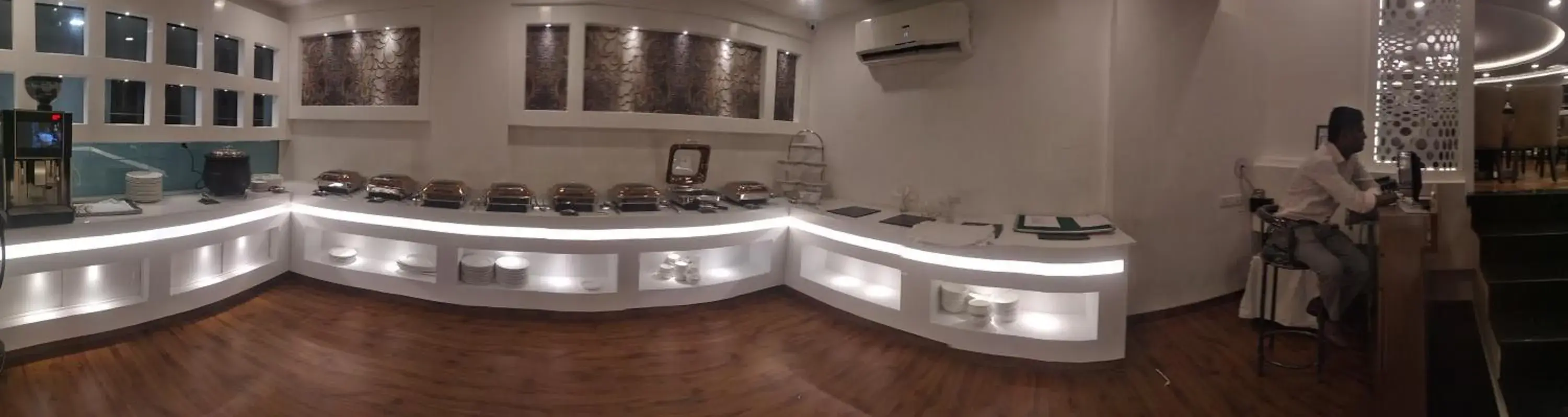 Buffet breakfast, Banquet Facilities in Hotel Pushpvilla