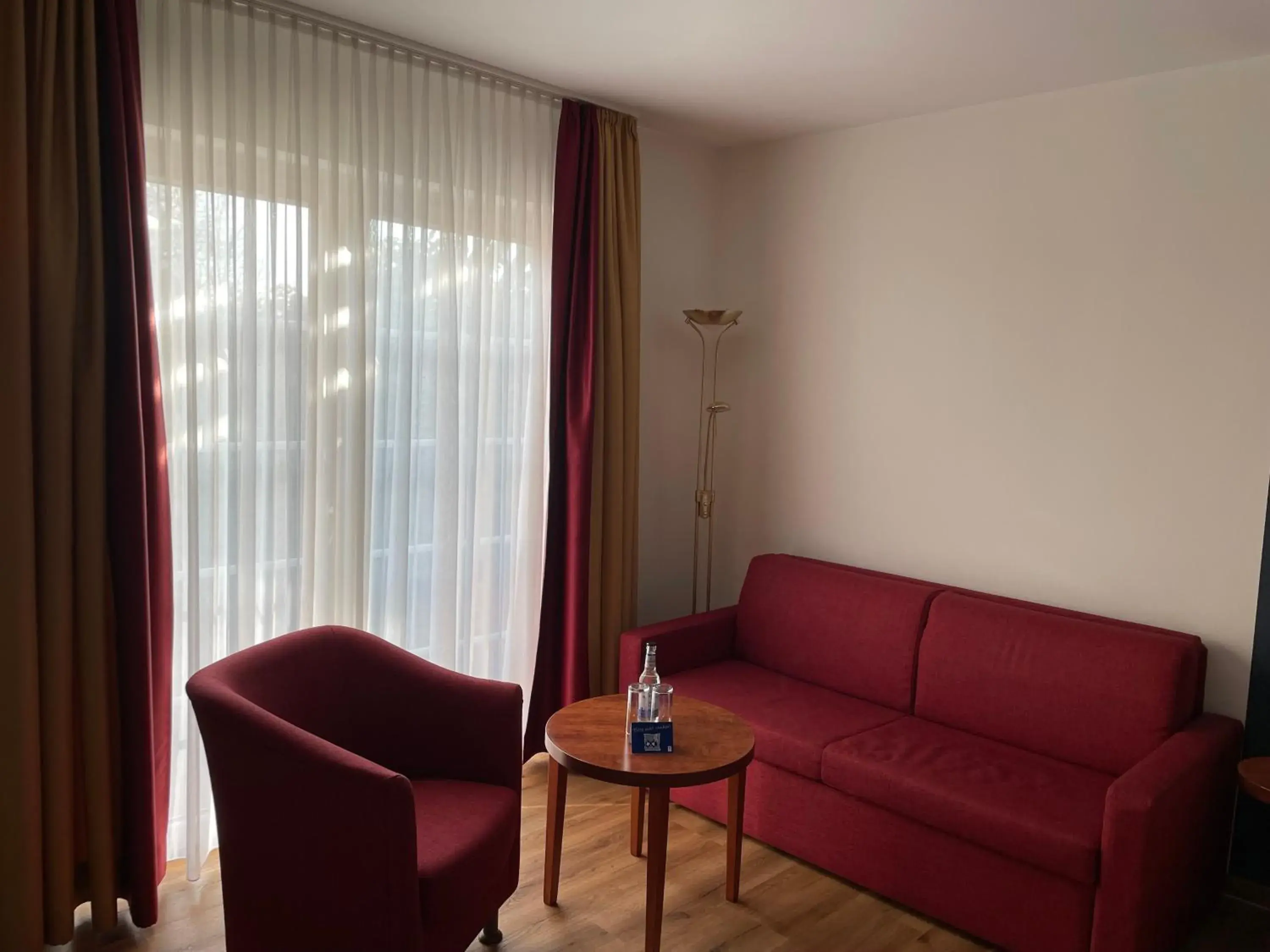 Photo of the whole room, Seating Area in Hotel Osterkrug