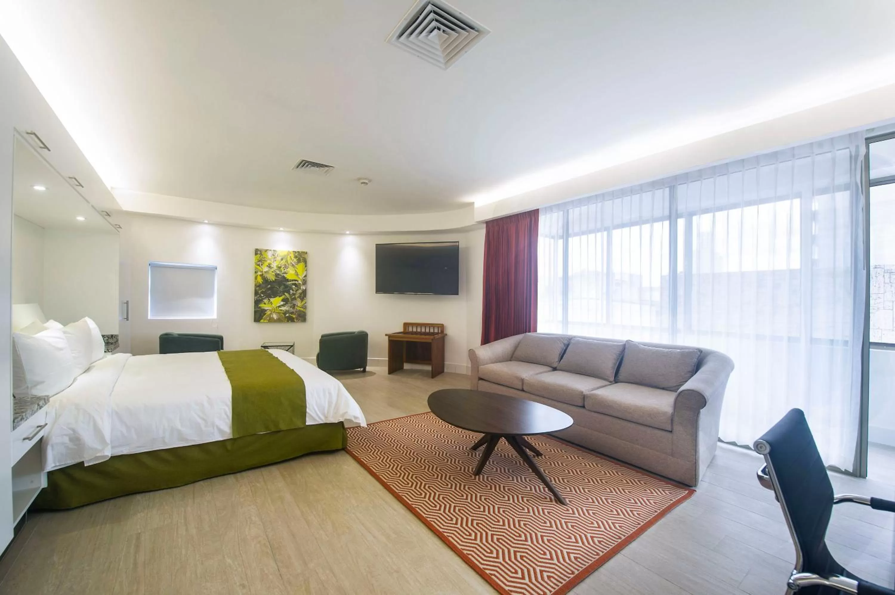 Photo of the whole room, Bed in Balmoral Hotel San José CR, Historic District