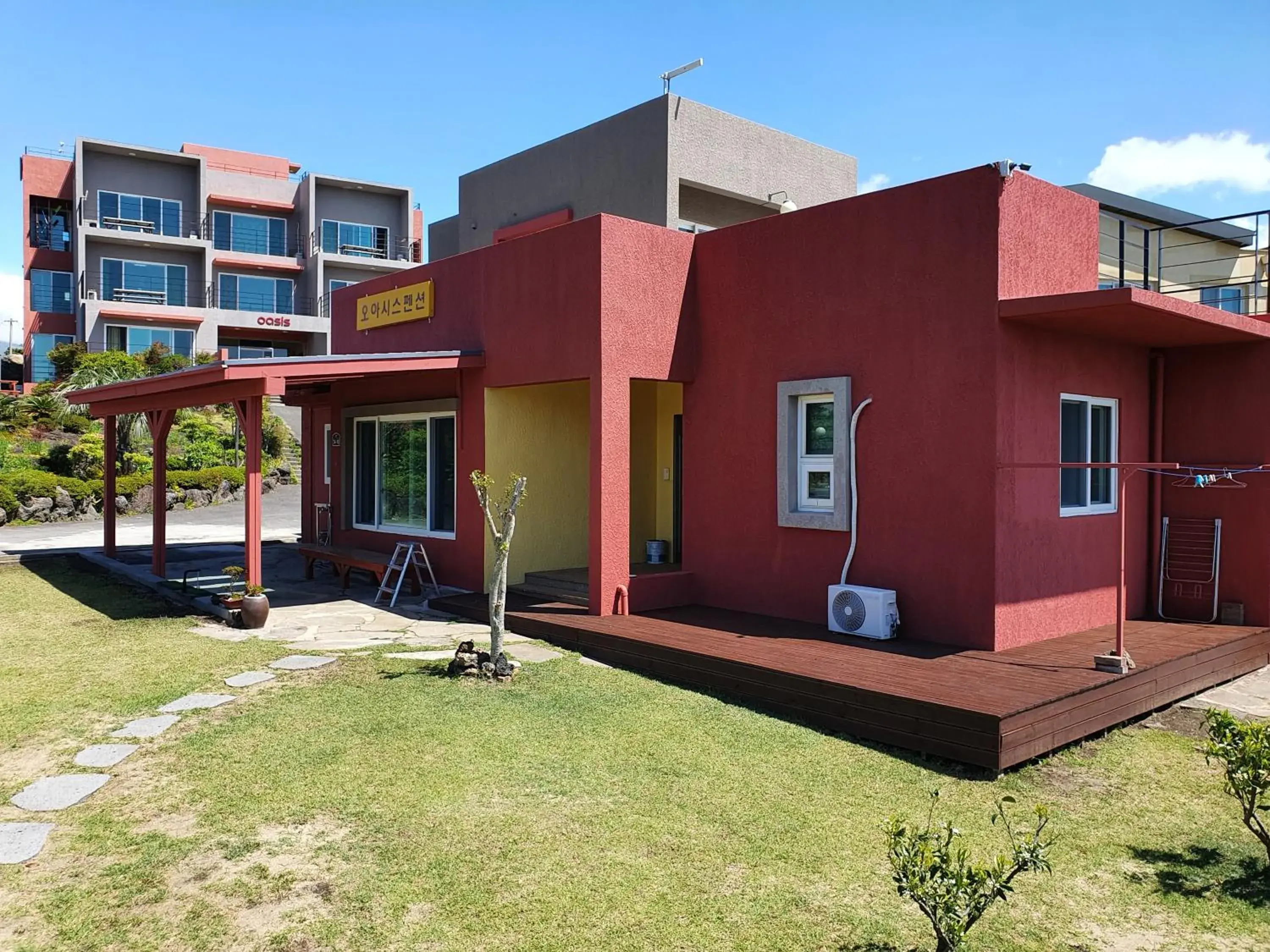 Facade/entrance, Property Building in Oasis Pension