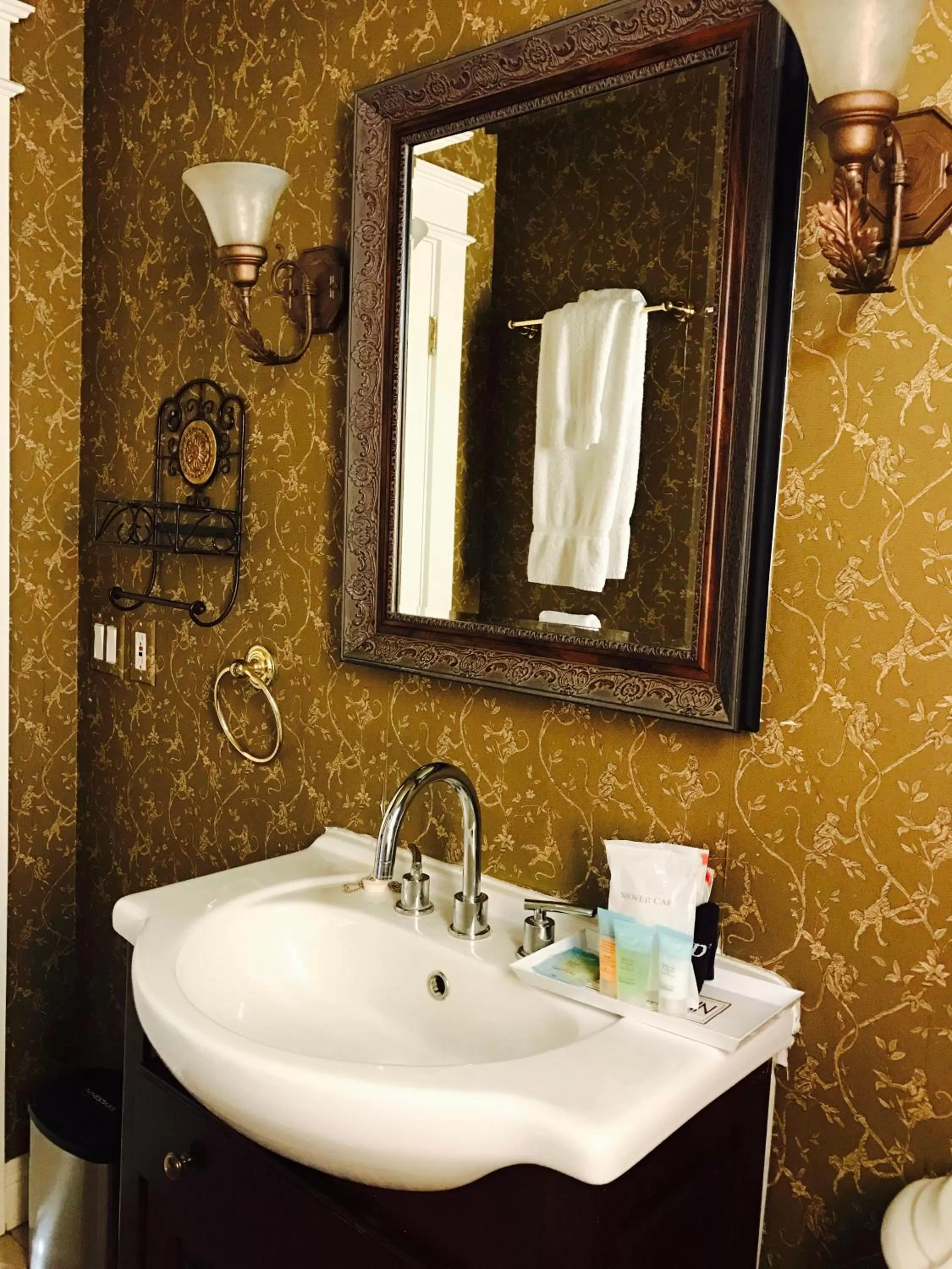 Bathroom in Mango Inn Bed and Breakfast