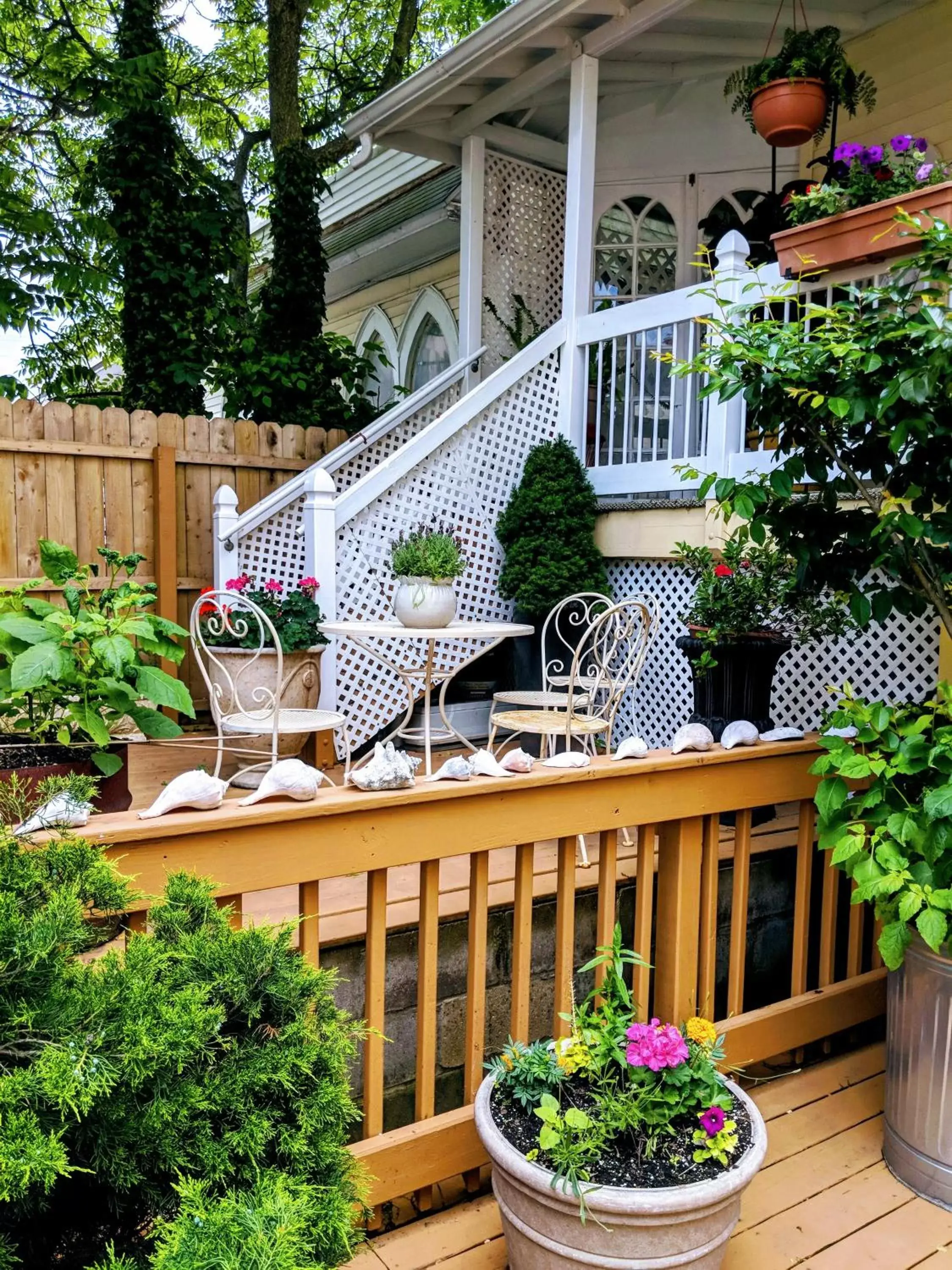 Patio, Property Building in Chelsea Pub and Inn