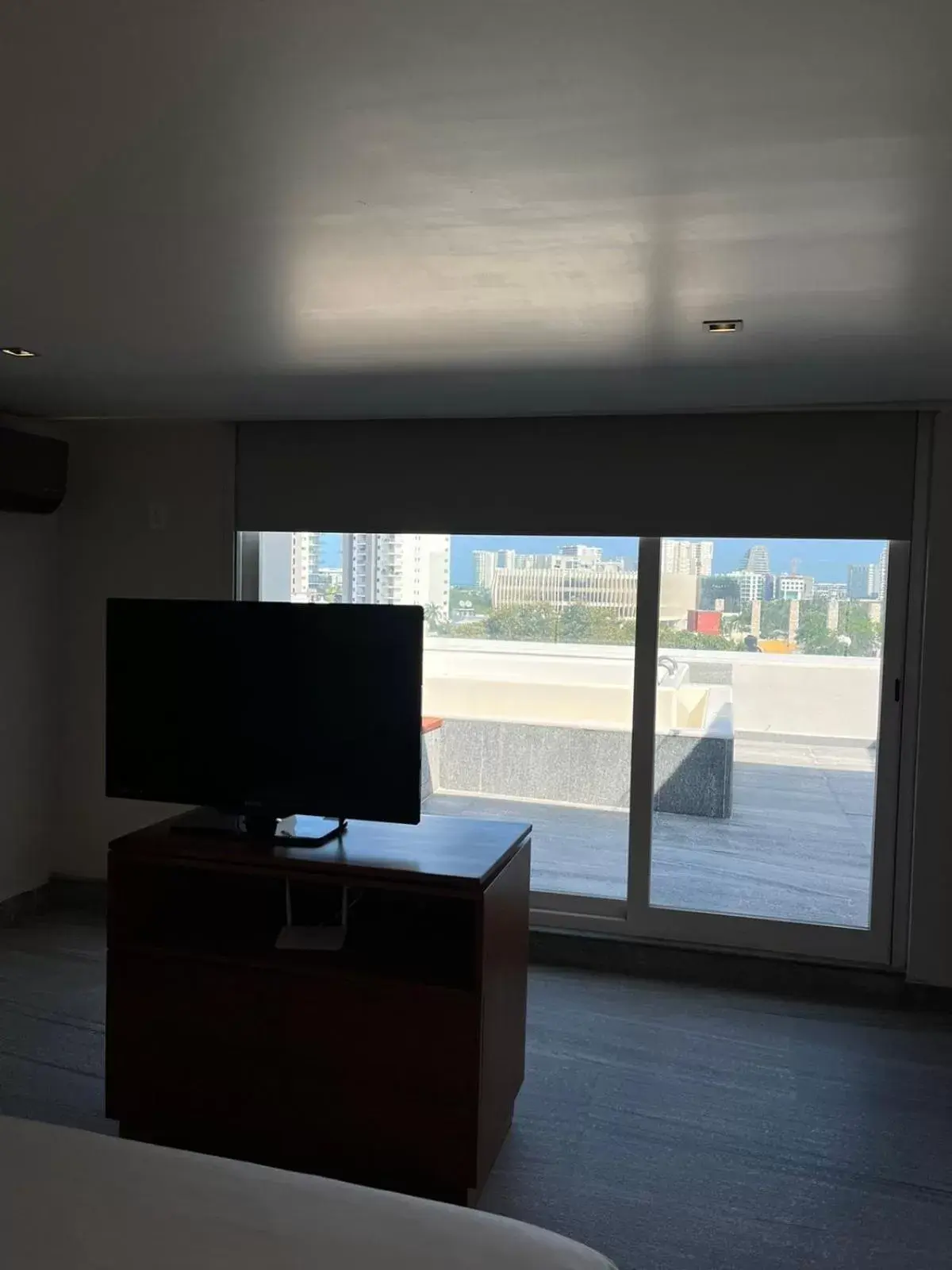 Bedroom, TV/Entertainment Center in Hotel Plaza Kokai Cancún