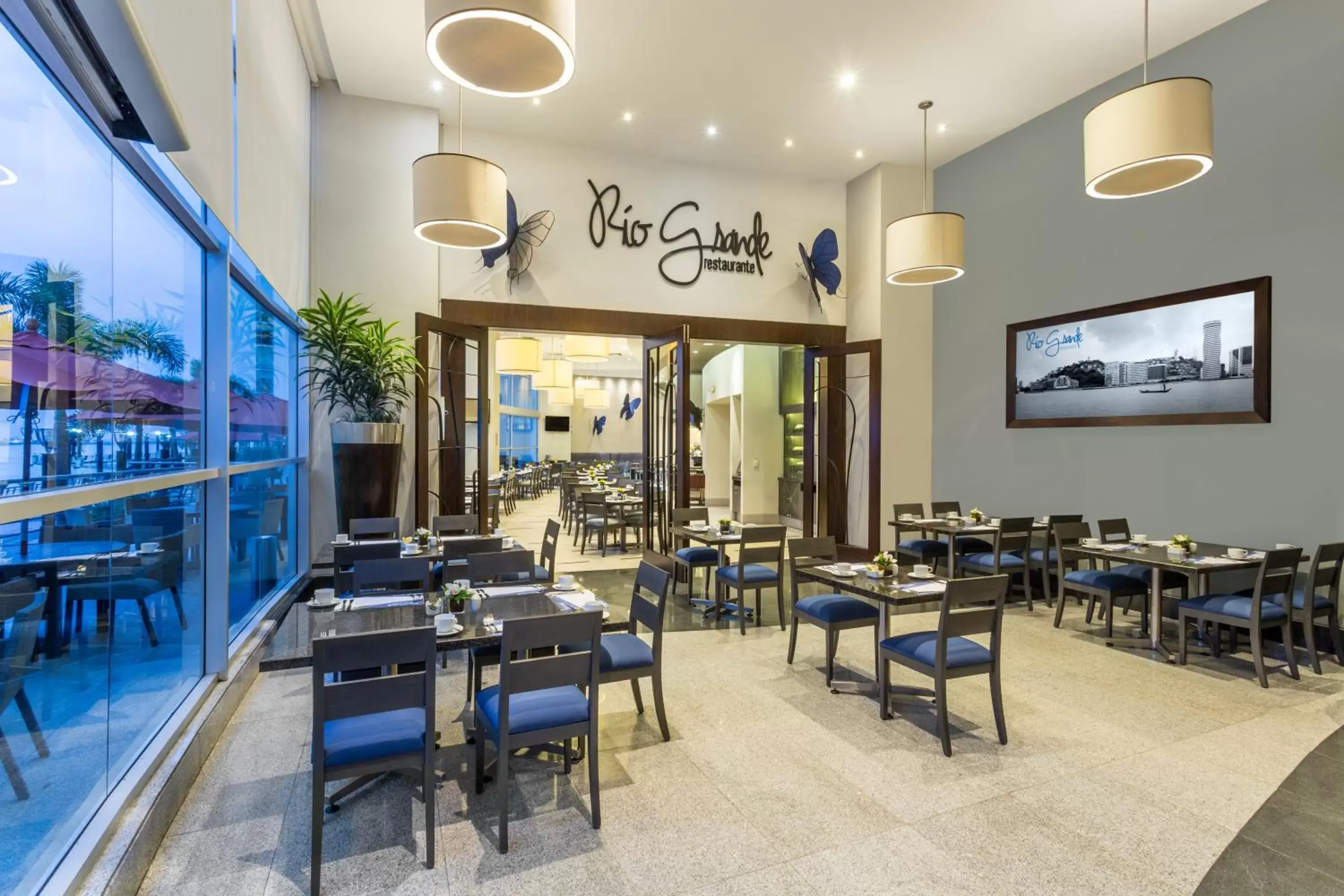 Restaurant/Places to Eat in Wyndham Guayaquil, Puerto Santa Ana