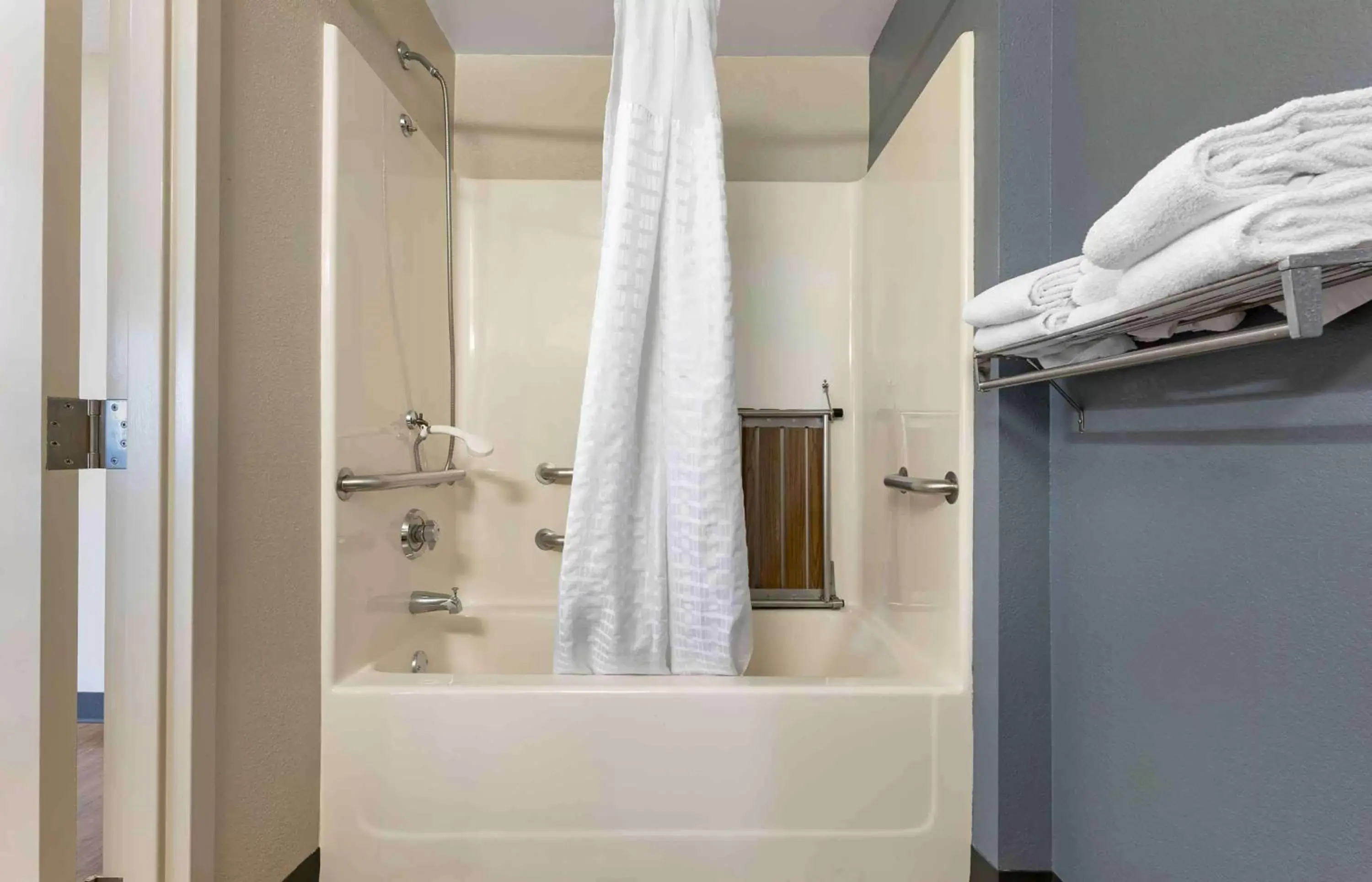 Bathroom in Extended Stay America Suites - Chicago - Hanover Park