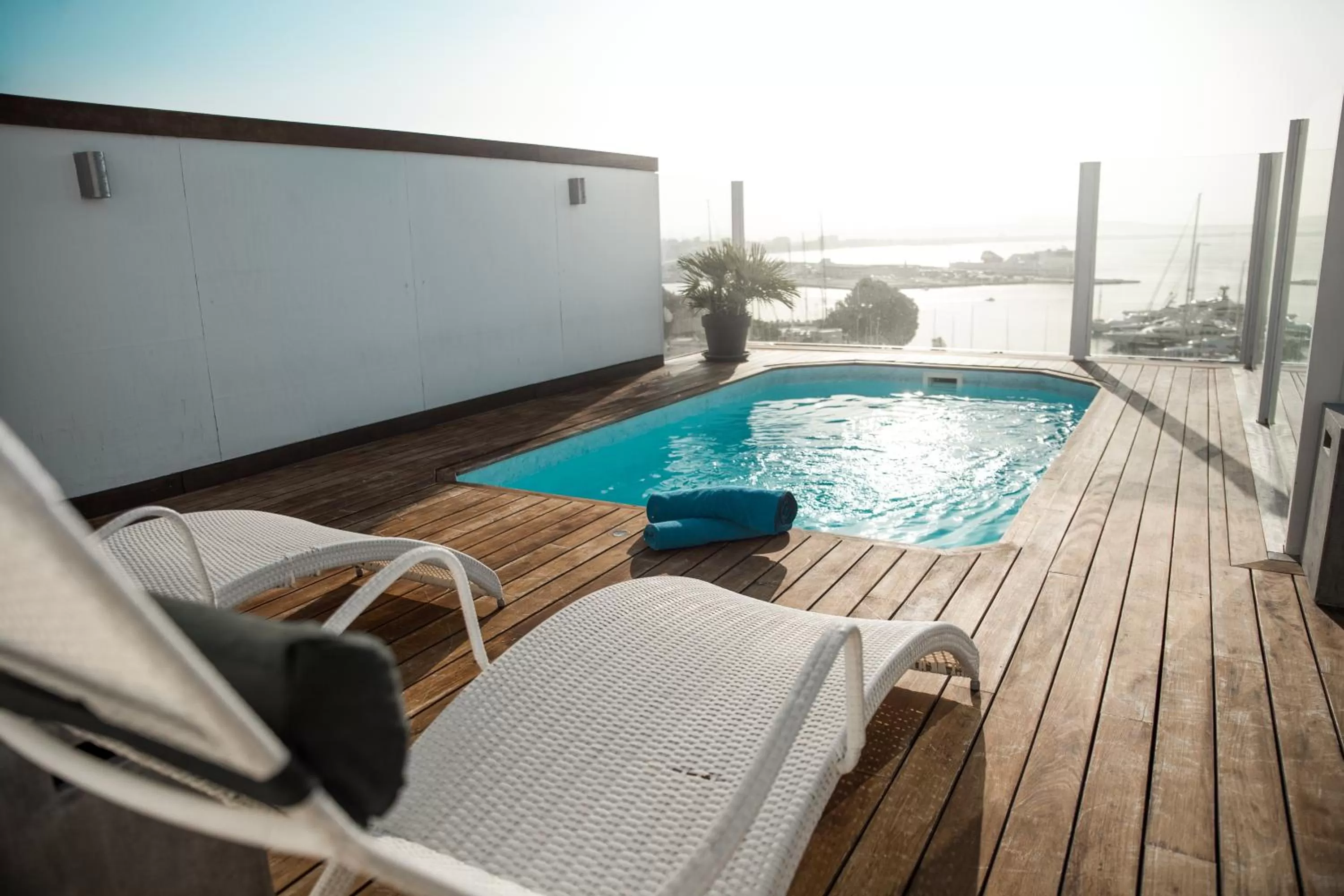 Swimming pool in Hotel Feliz