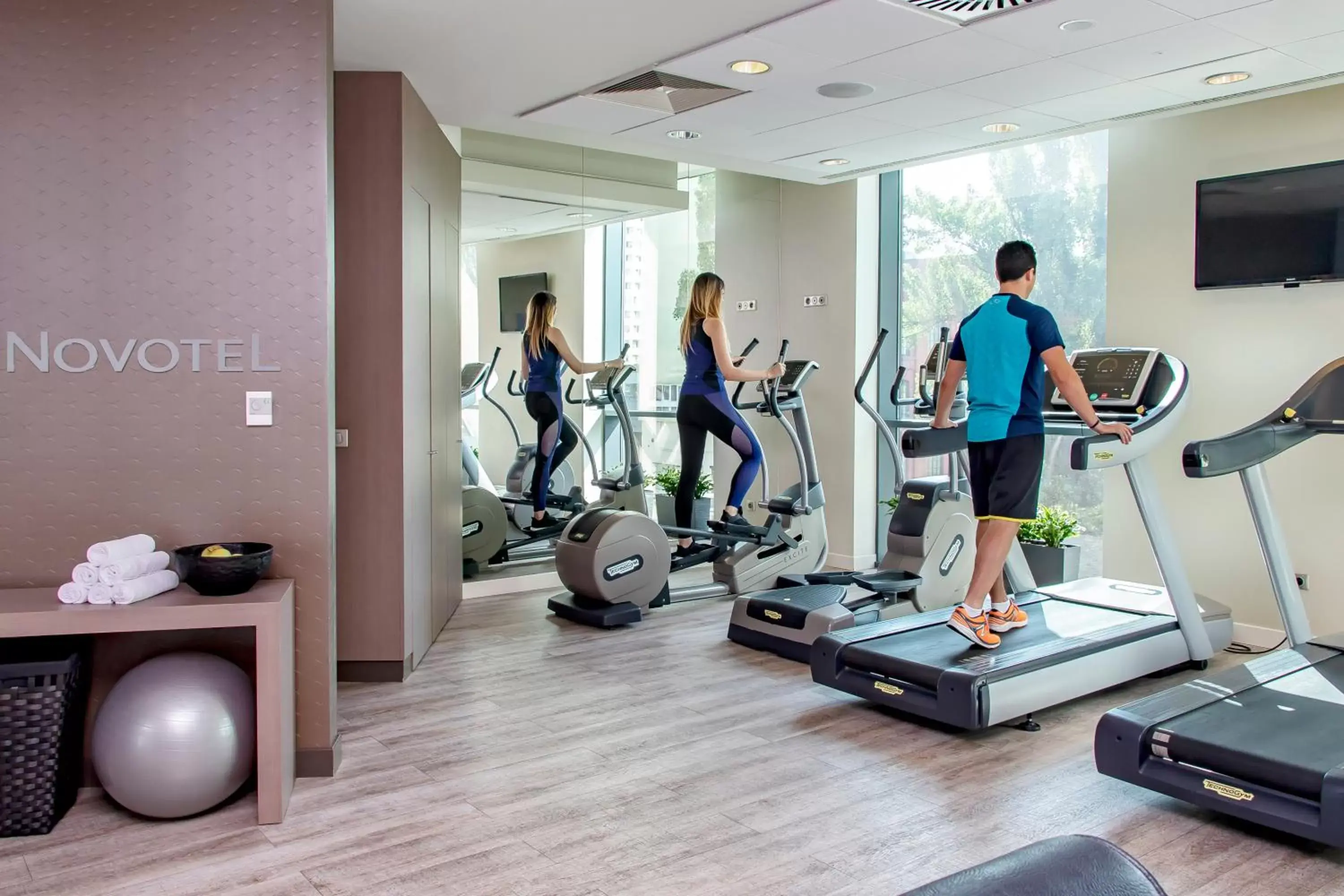 People, Fitness Center/Facilities in Novotel Lodz Centrum