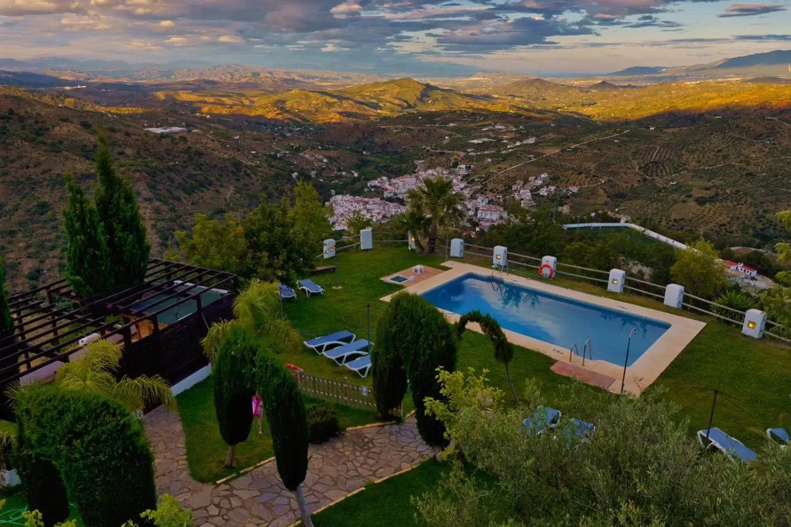 Natural landscape, Pool View in Cerro de Hijar