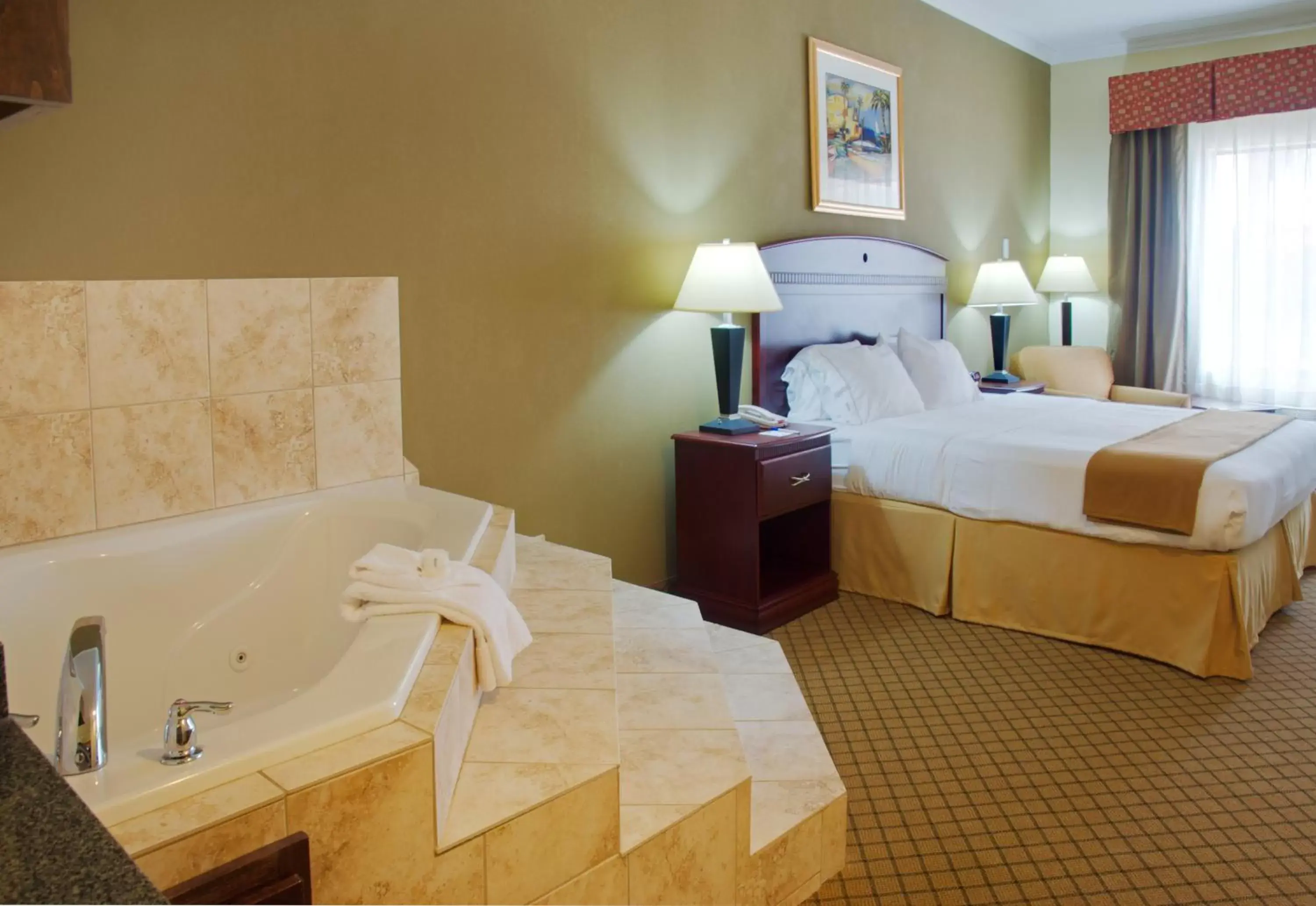 Deluxe King Room - Hearing Accessible with Bath Tub/Non-Smoking in Holiday Inn Express Hotel & Suites Winnie by IHG Deluxe King Room - Hearing Accessible with Bath Tub/Non-Smoking in Holiday Inn Express Hotel & Suites Winnie by IHG