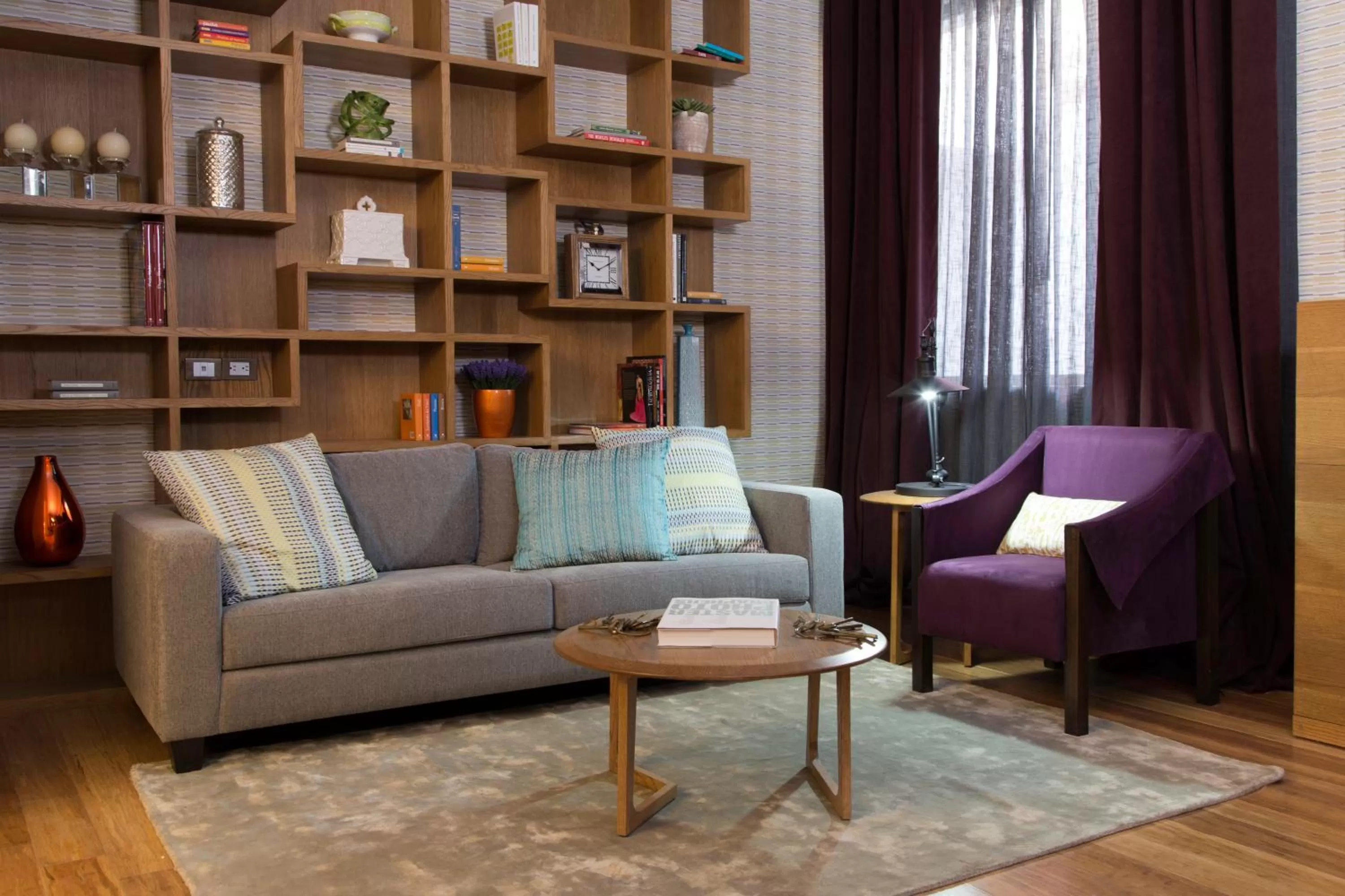 Library in Hotel Love It CAS Consulado