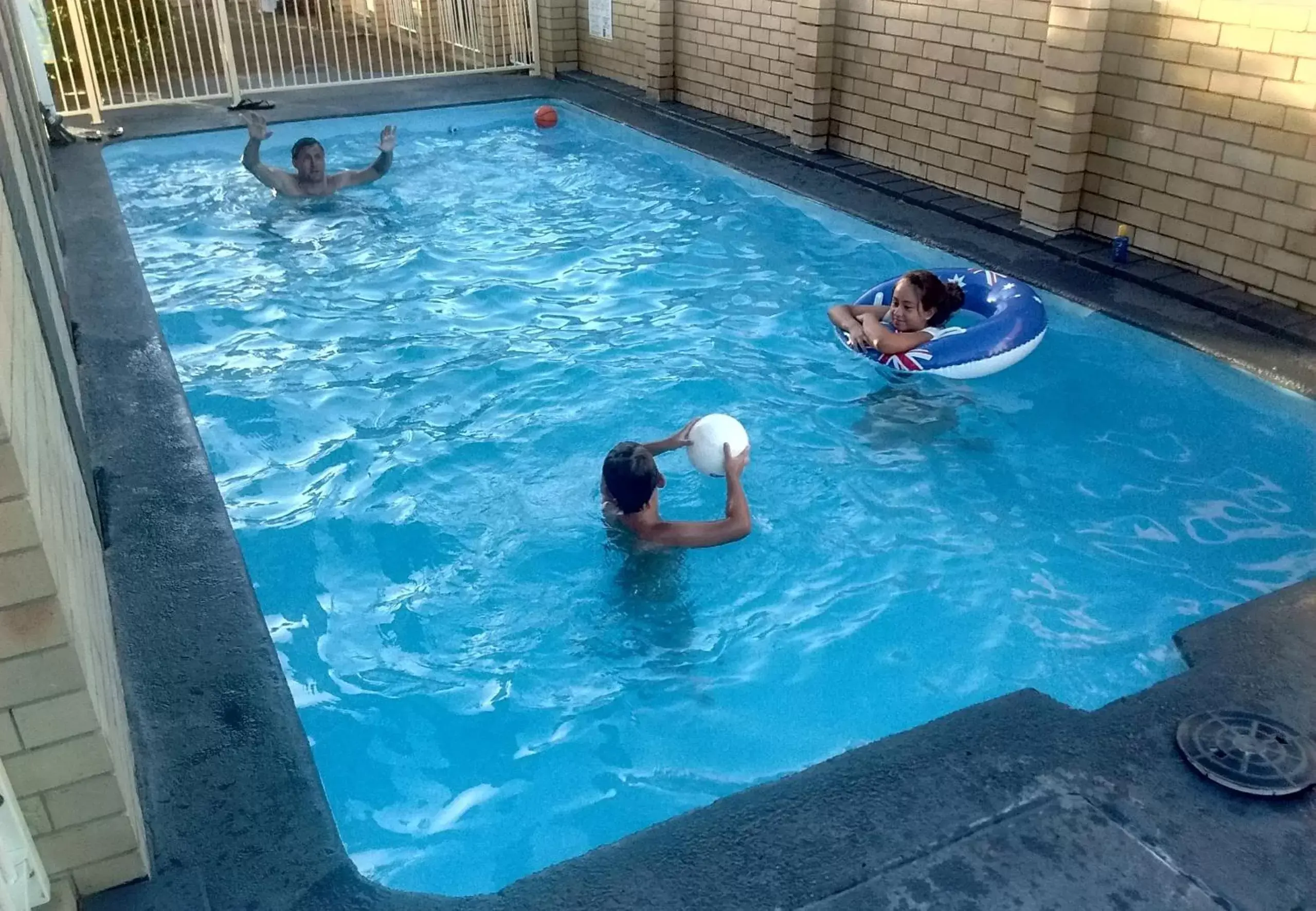 Swimming pool, Guests in Jackaroo Apartments