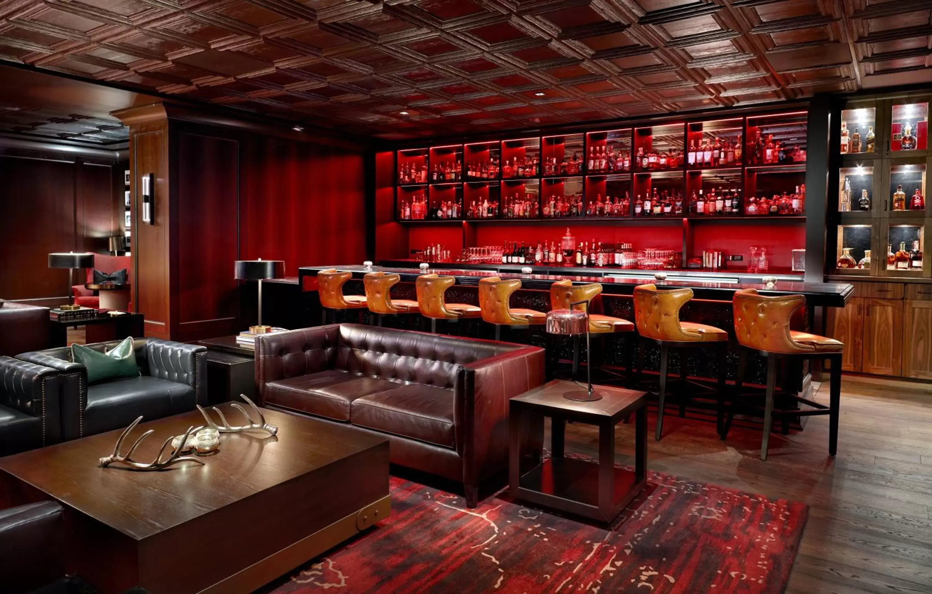 Lounge or bar in Omni Houston Hotel
