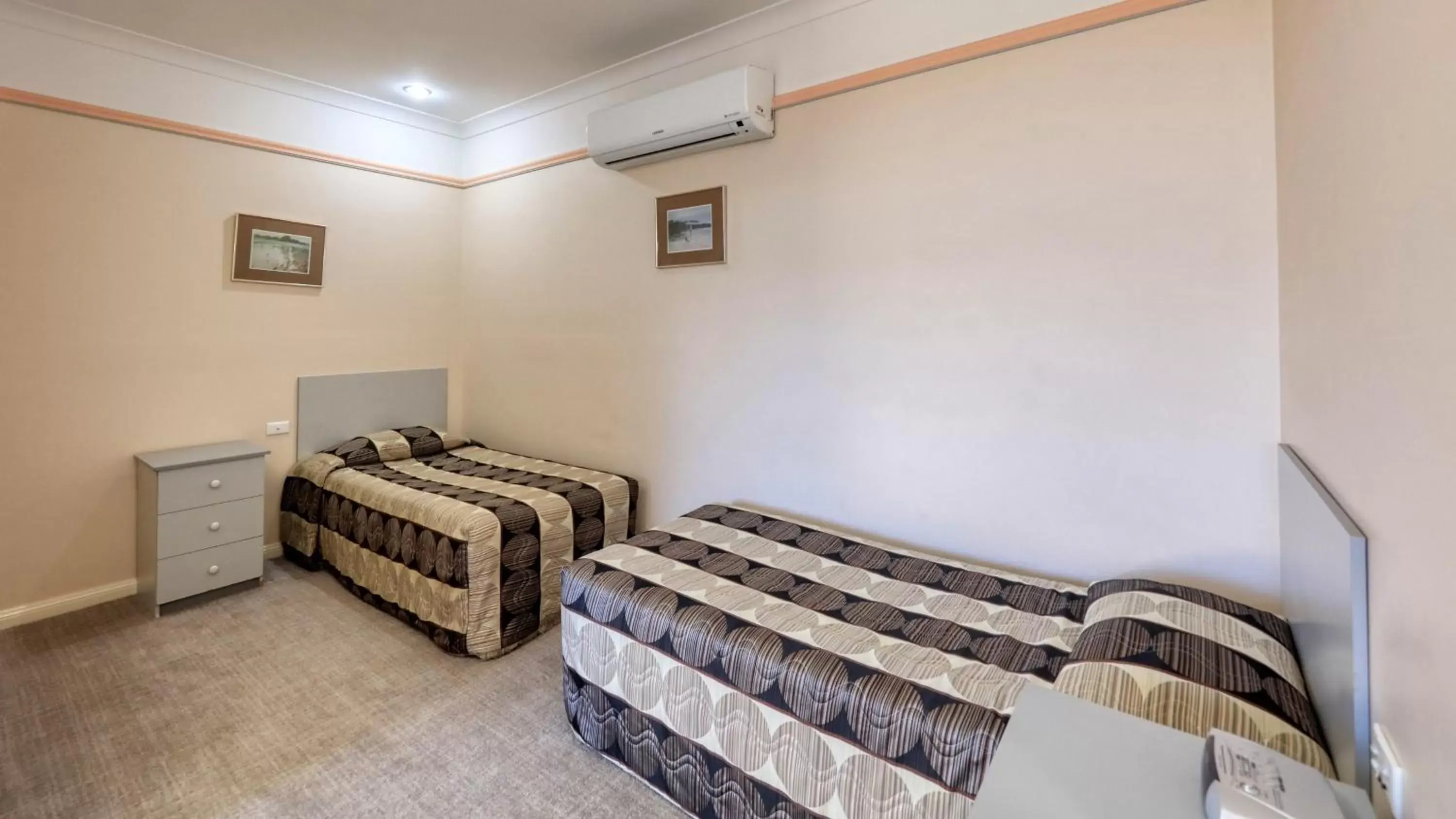 Bedroom, Bed in Comfort Inn Crystal Broken Hill