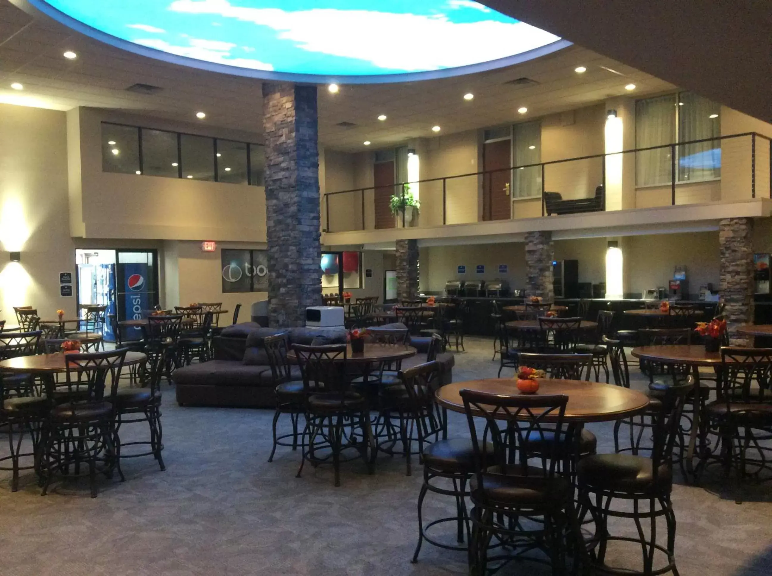 Lobby or reception, Restaurant/Places to Eat in Boarders Inn & Suites by Cobblestone Hotels - Grand Island