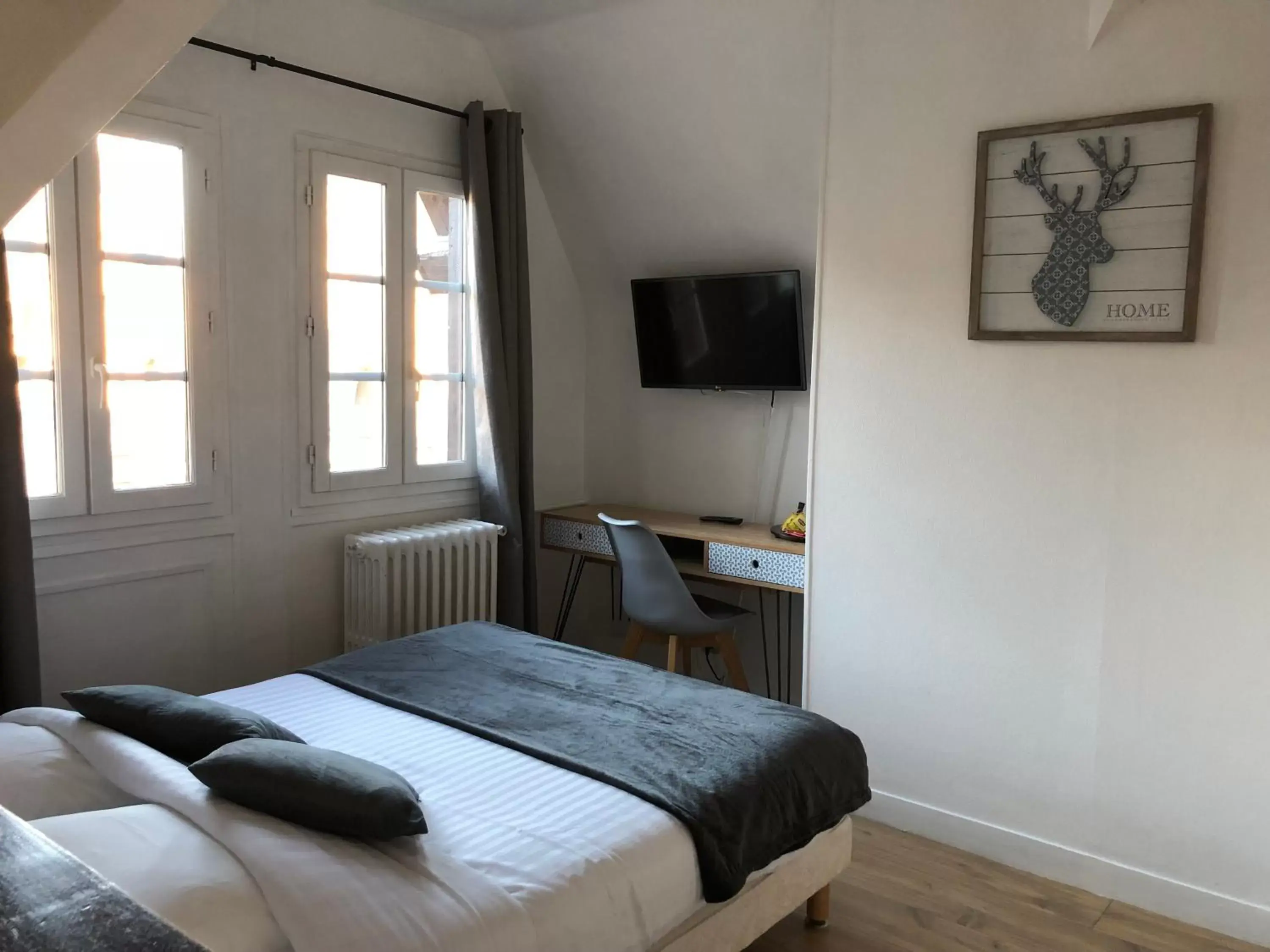 Superior Double Room with Courthouse View in Les Initiés