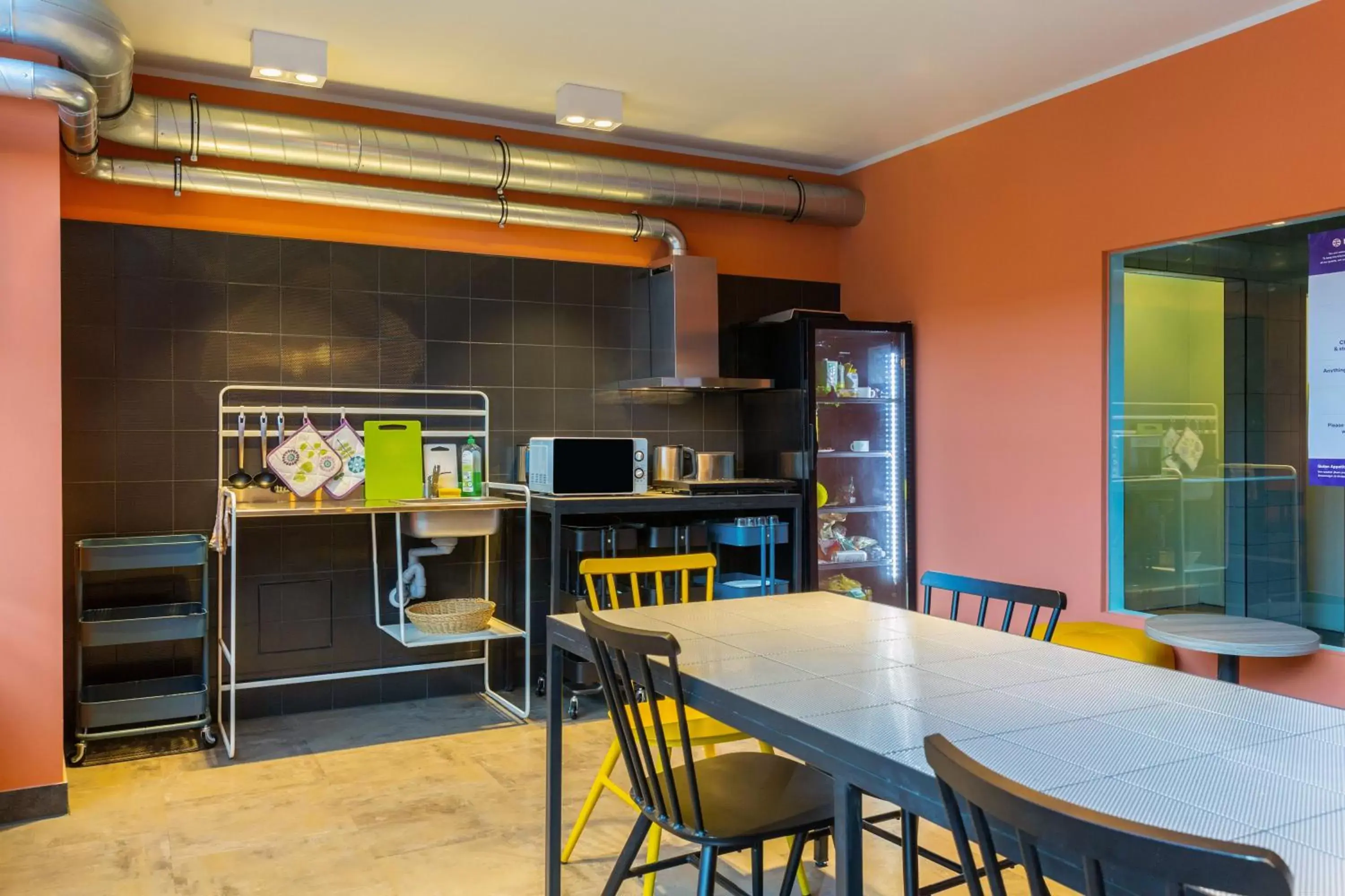 Communal kitchen, Dining Area in a&o Düsseldorf Hauptbahnhof