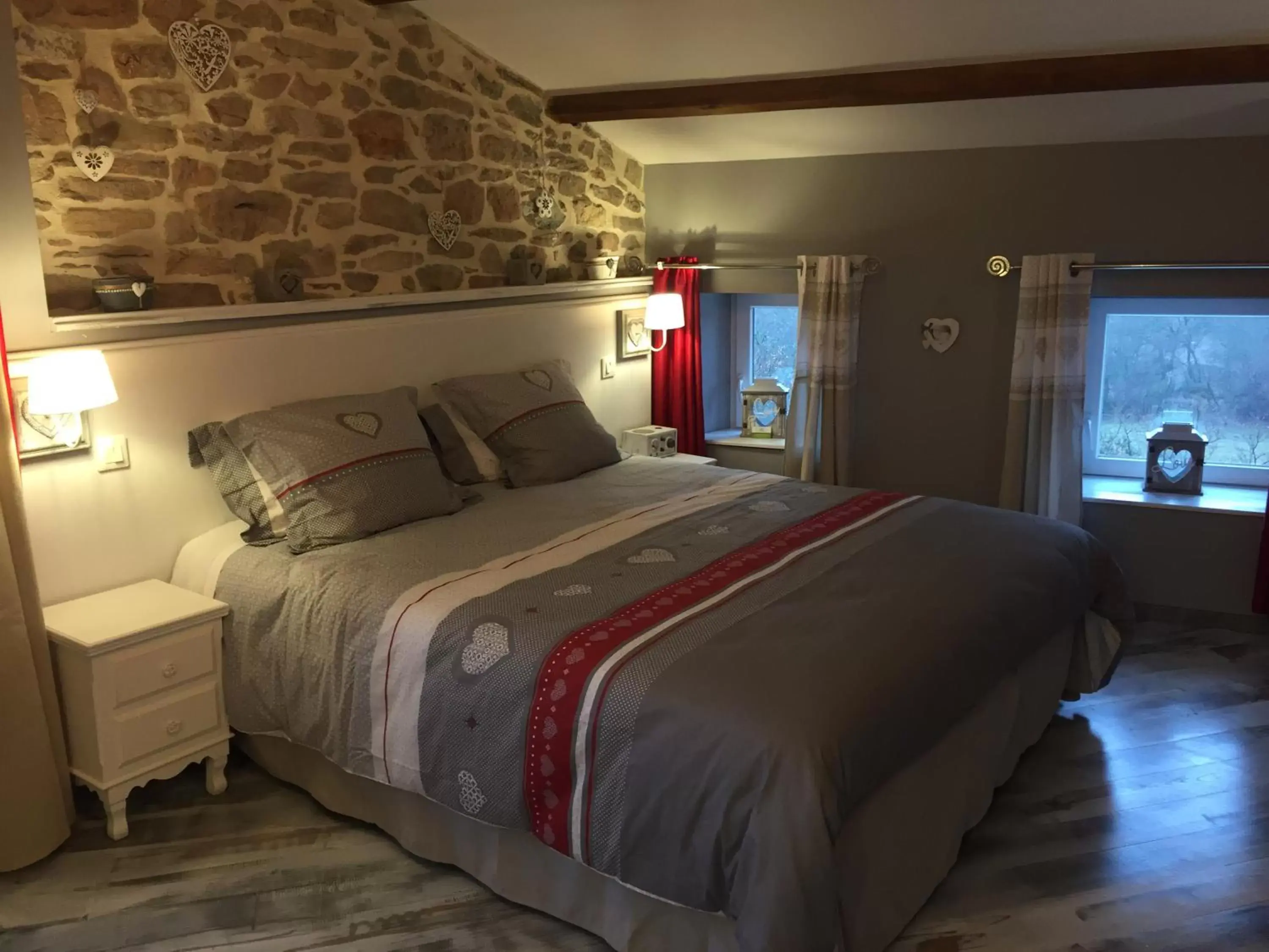 Photo of the whole room, Bed in Domaine du Serre d'Avène