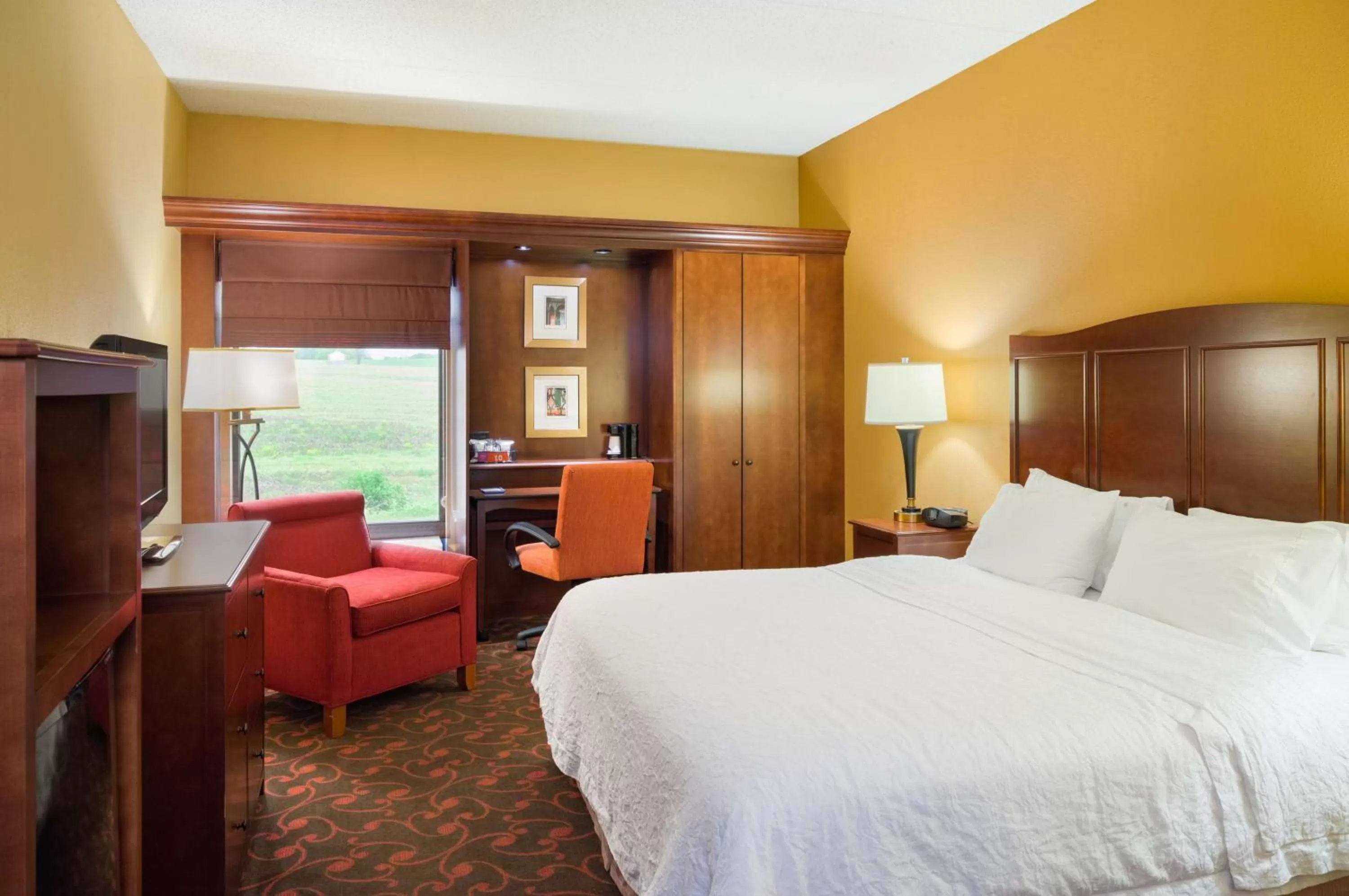 Bed in Hampton Inn Carlisle