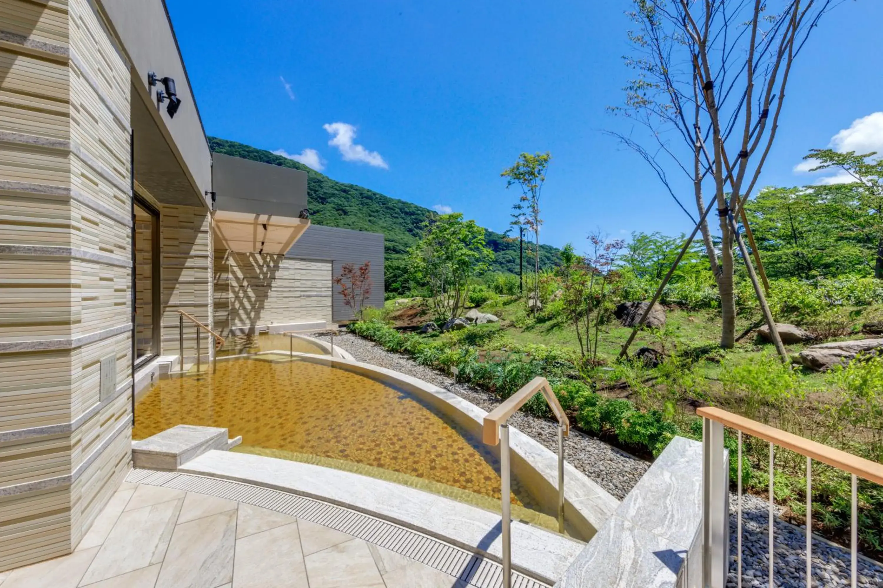 Open Air Bath in Hakone Ashinoko Hanaori