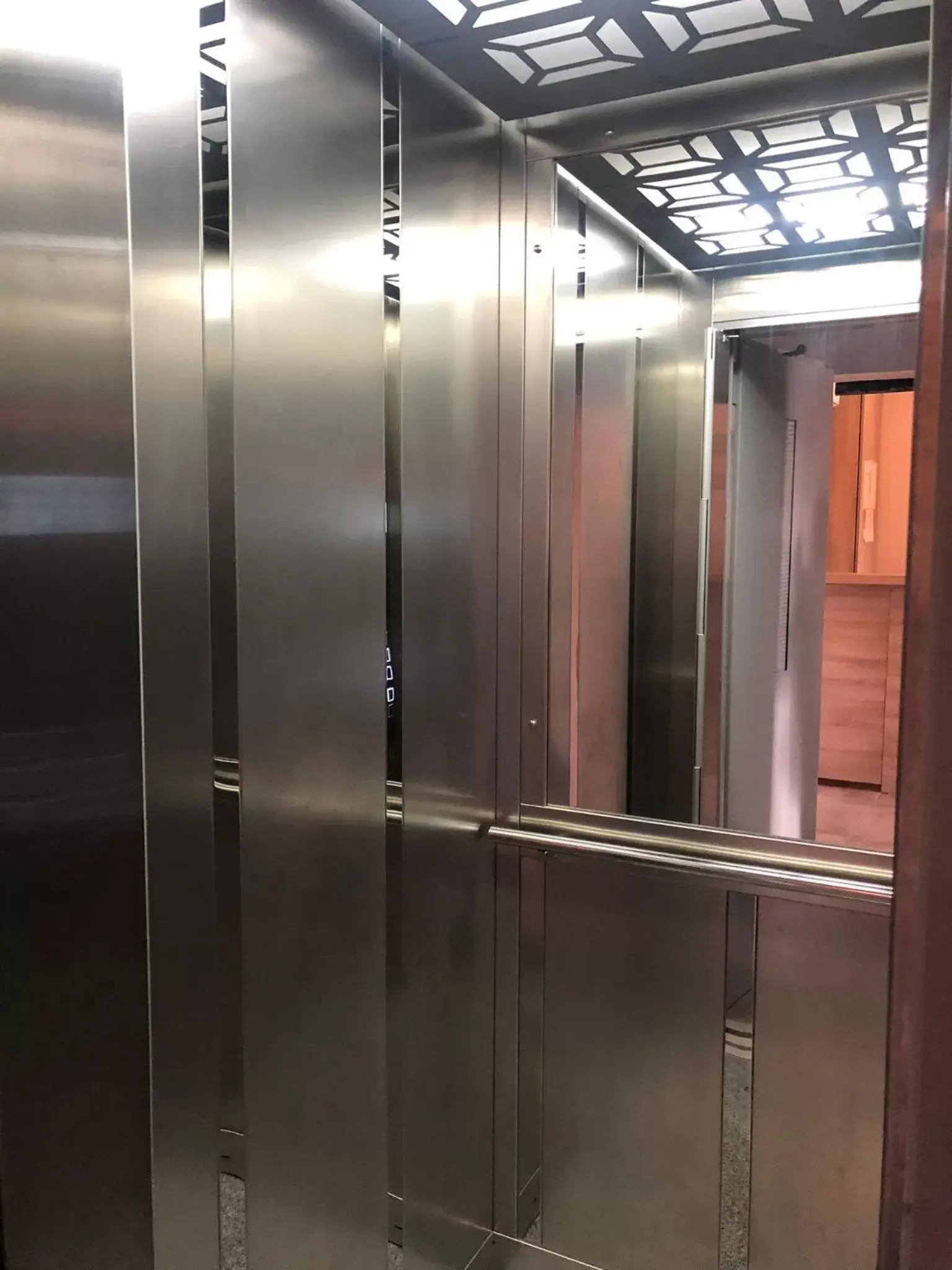 elevator in Okda Hotel