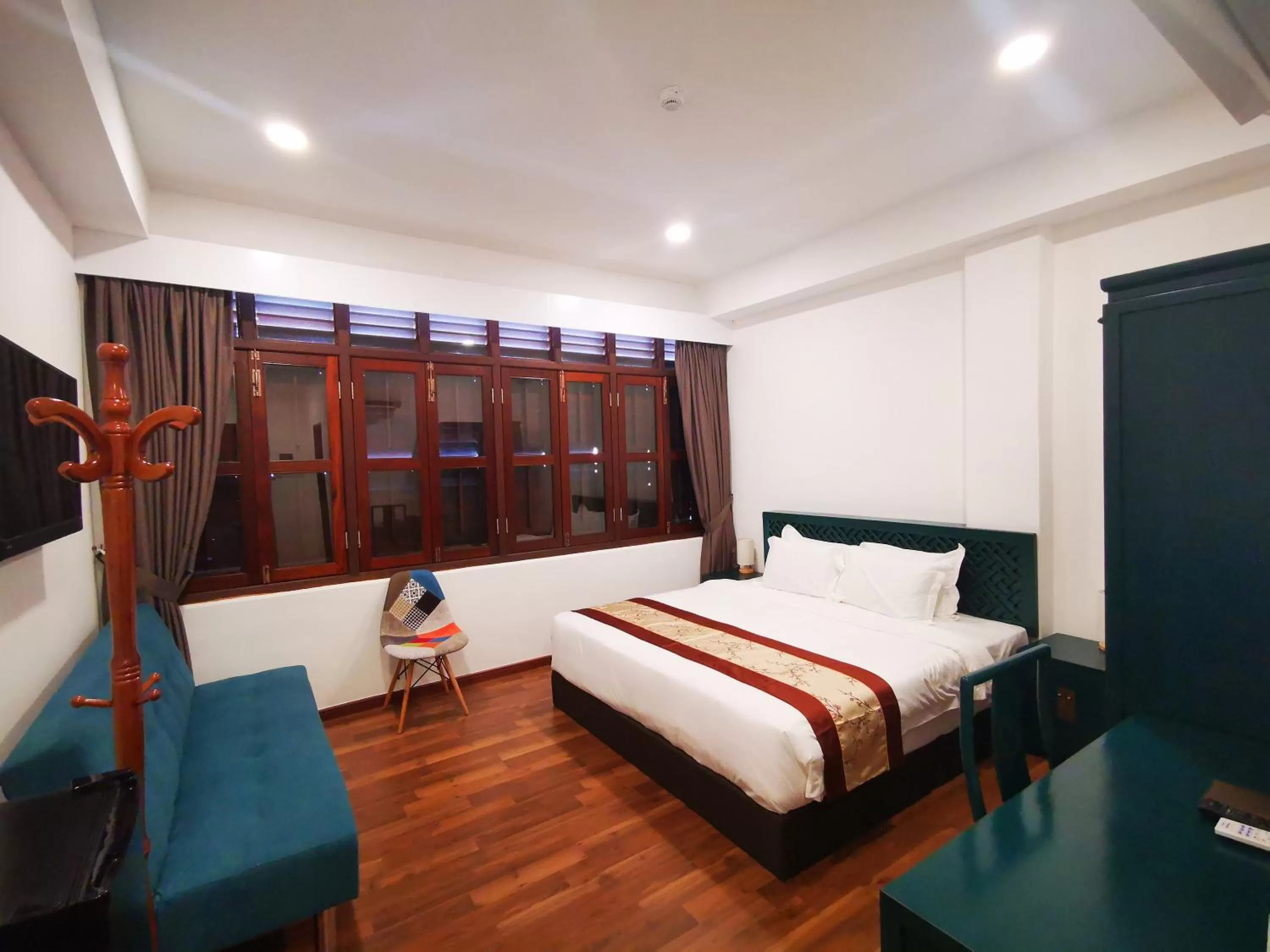 Photo of the whole room, Bed in Mclane Boutique Hotel