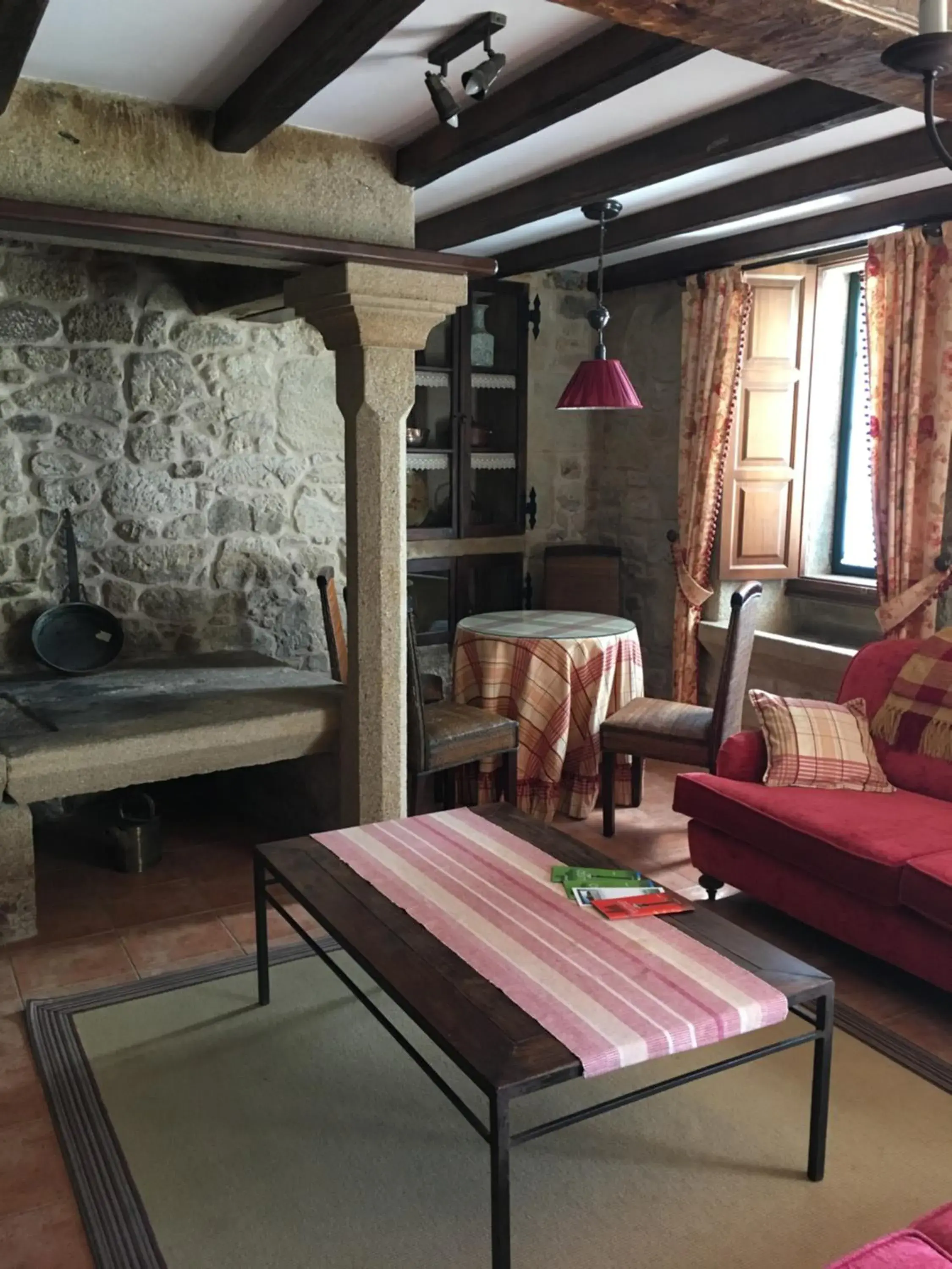 Communal lounge/ TV room, Seating Area in A Casa da Meixida