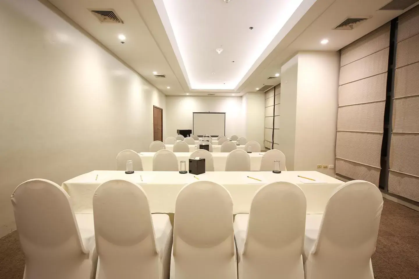 Meeting/conference room in Infinity Tower Suites