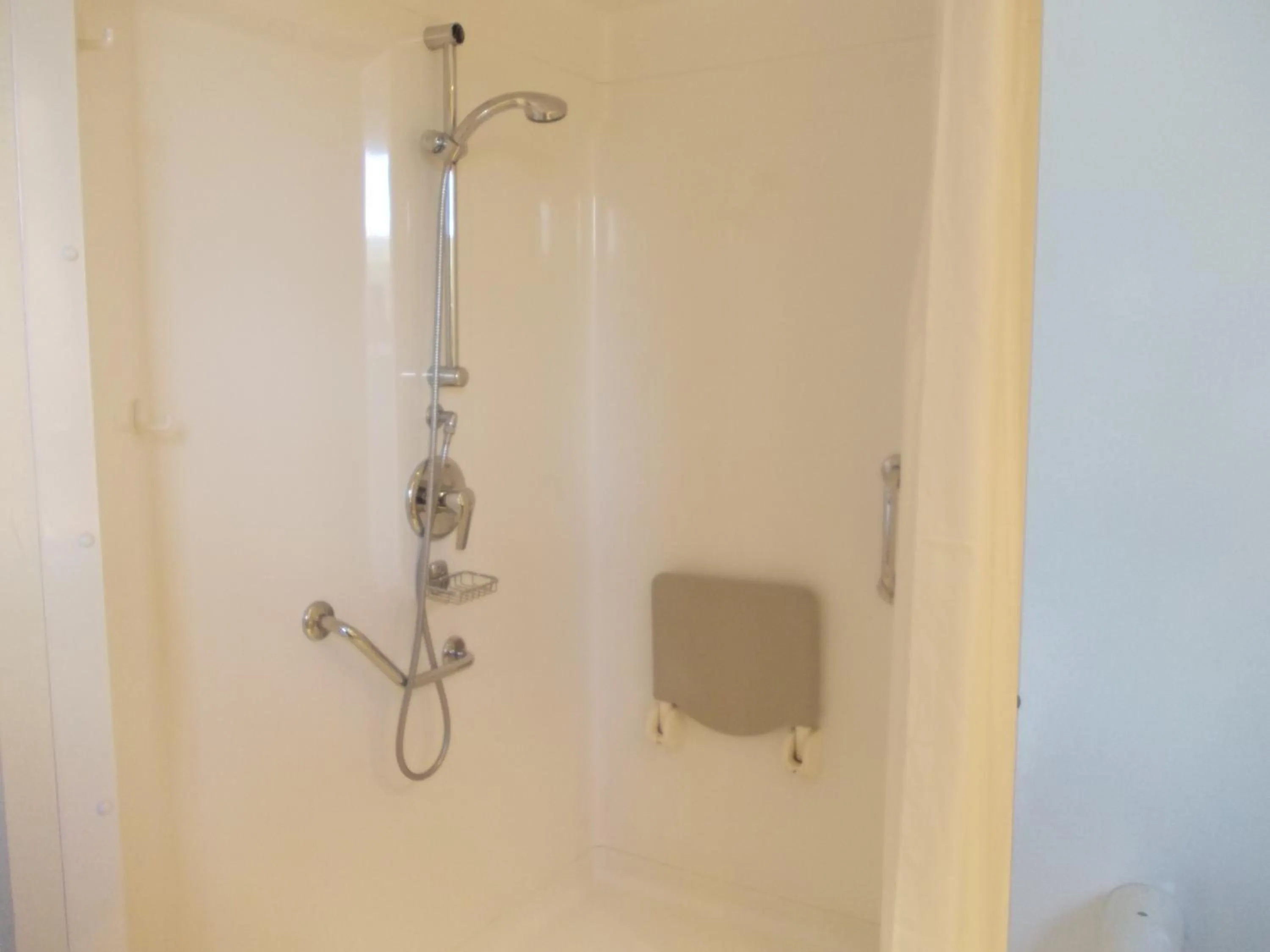 Bathroom in ibis budget Saint-Omer Centre