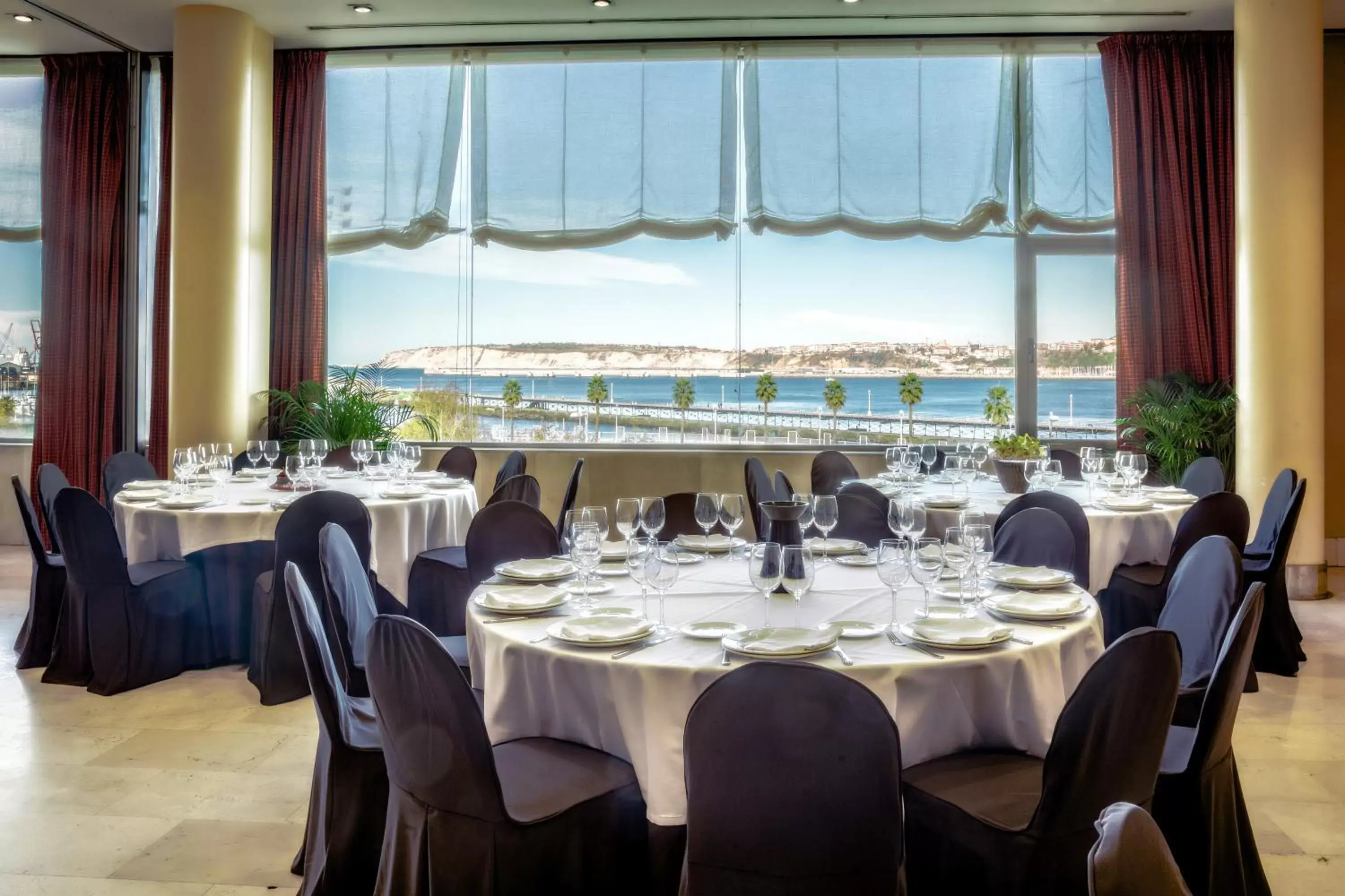 Restaurant/Places to Eat in Hotel URH Palacio de Oriol