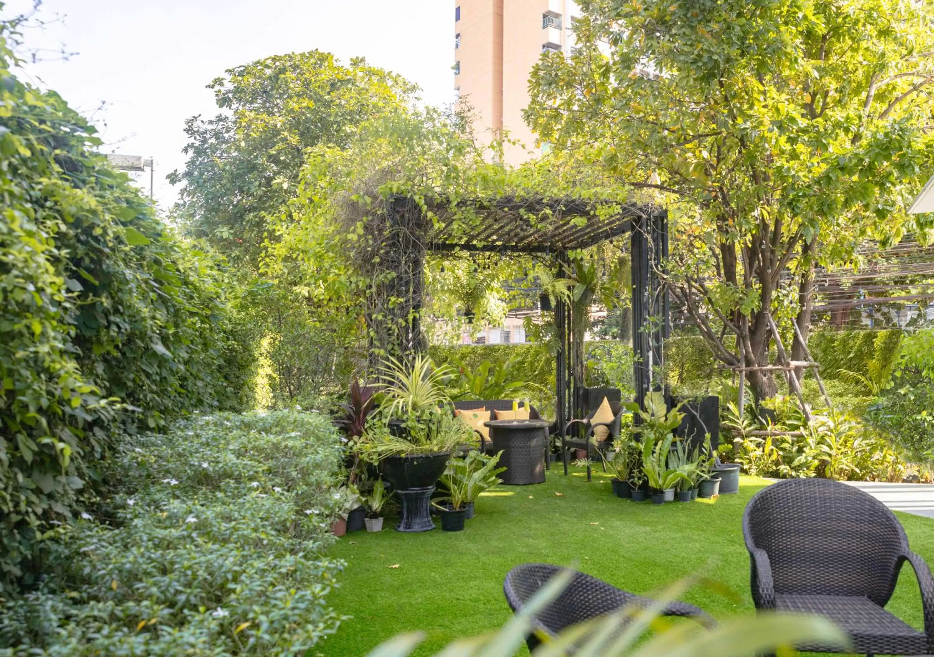 Day in Modena by Fraser Bangkok