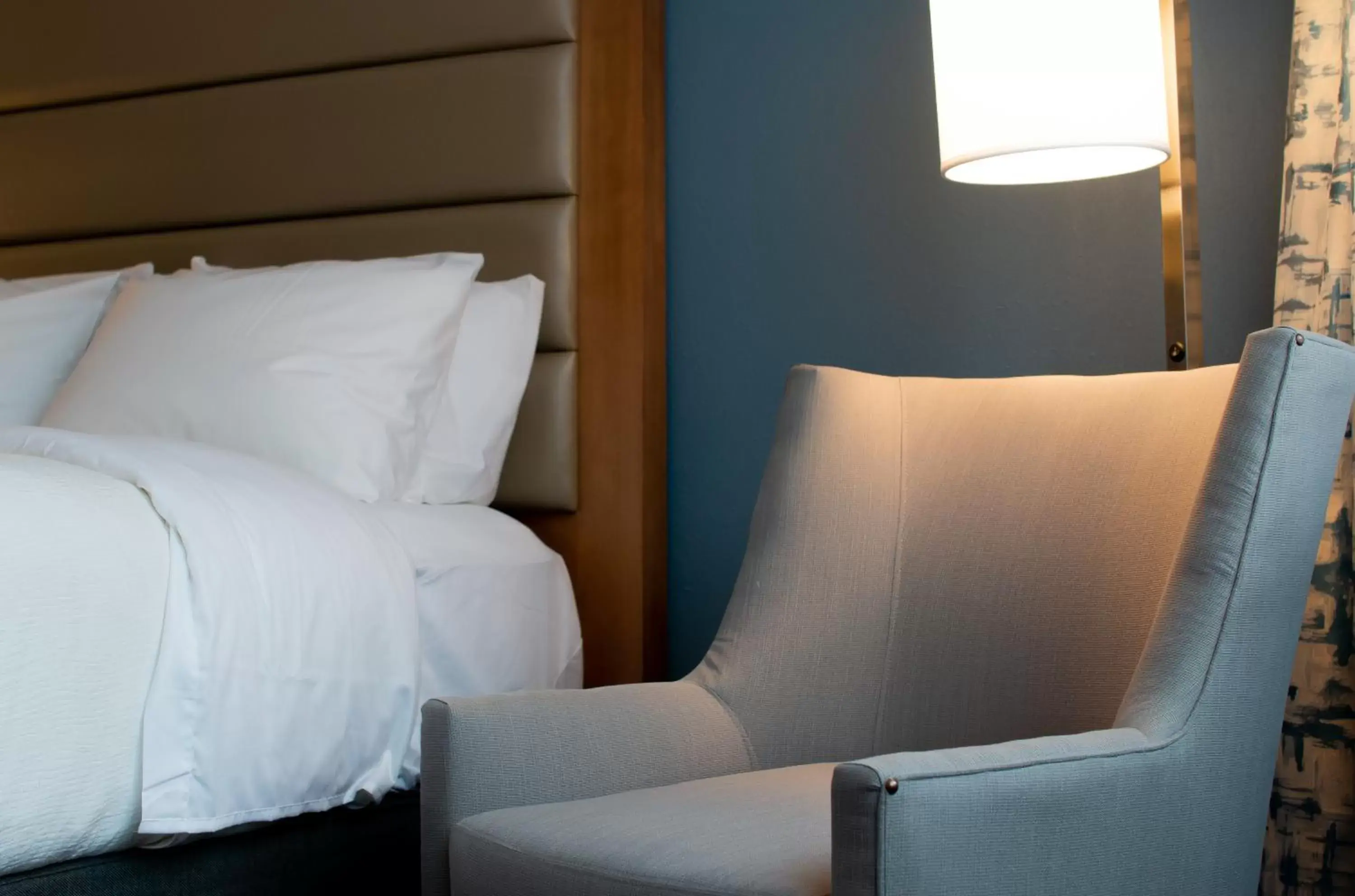 Seating area, Bed in Radisson Hotel and Conference Center Fond du Lac